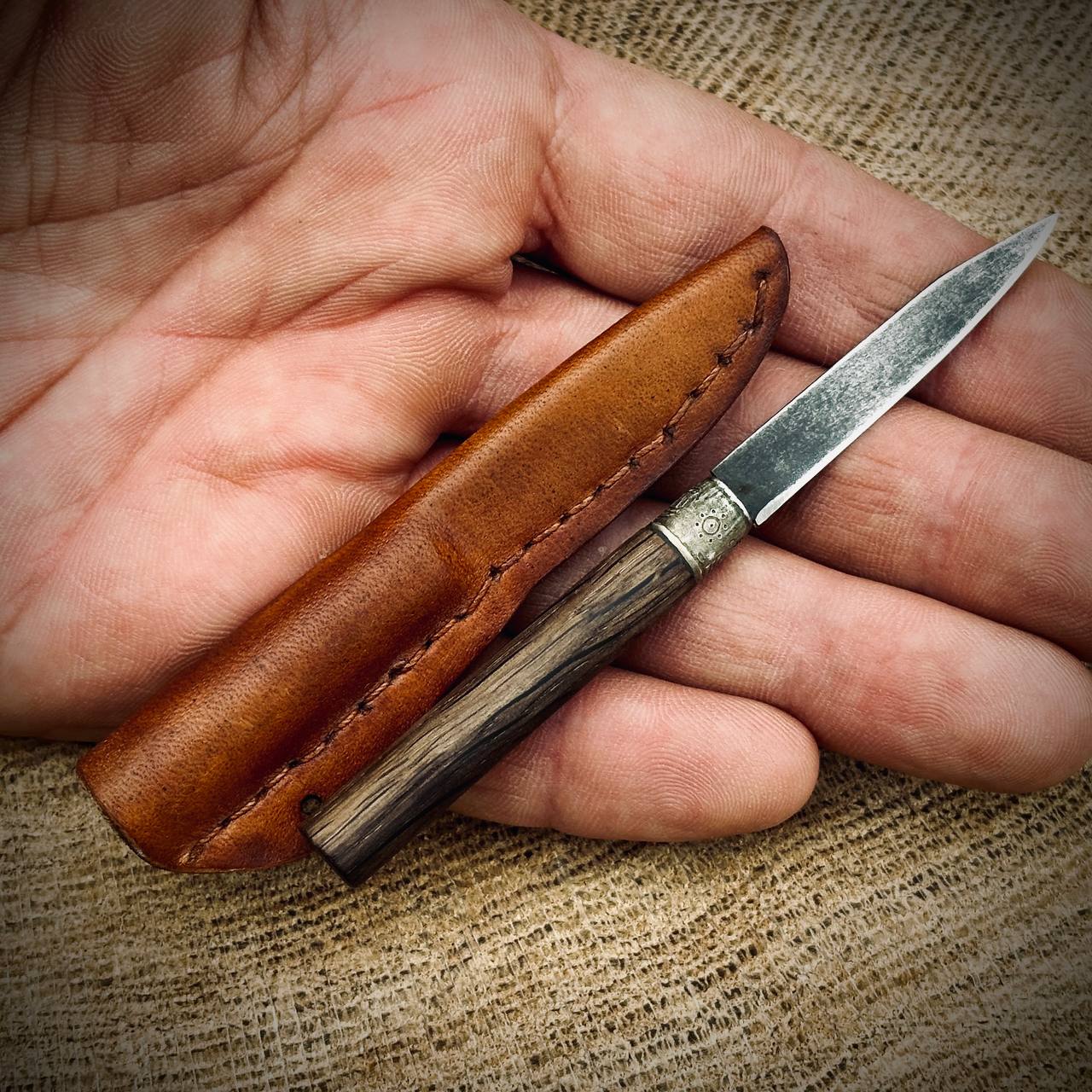 Ніж малий руків'я морений дуб з обоймою човник
