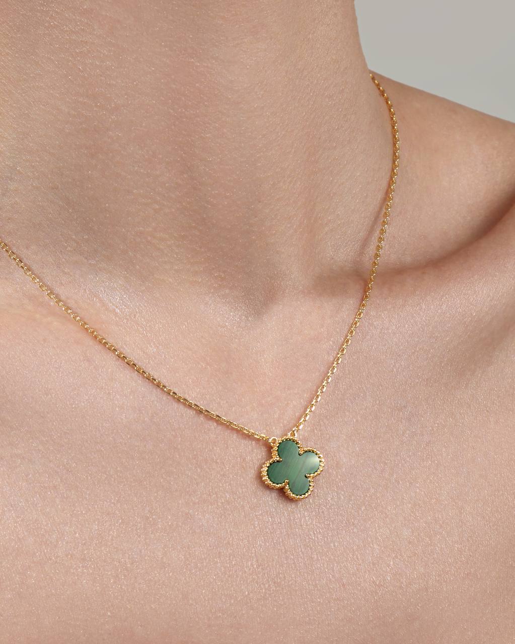 Van Cleef & Arpels Pendant Vintage Green Malachite K18 Yellow Gold