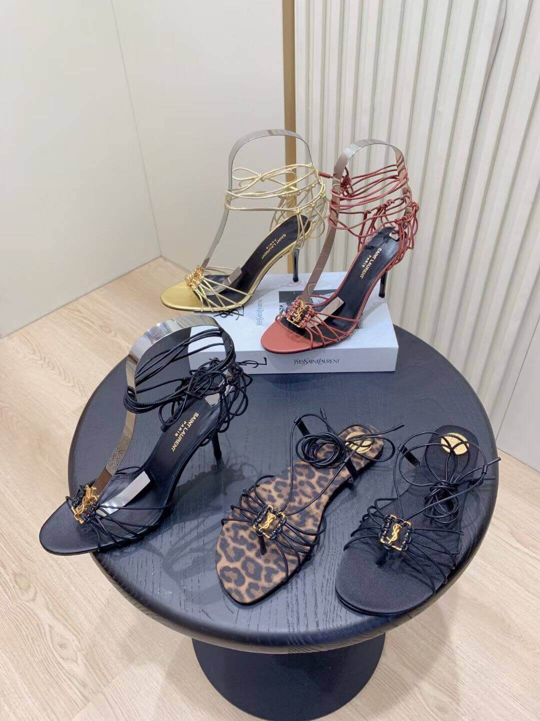 Yves Saint Laurent босоніжки