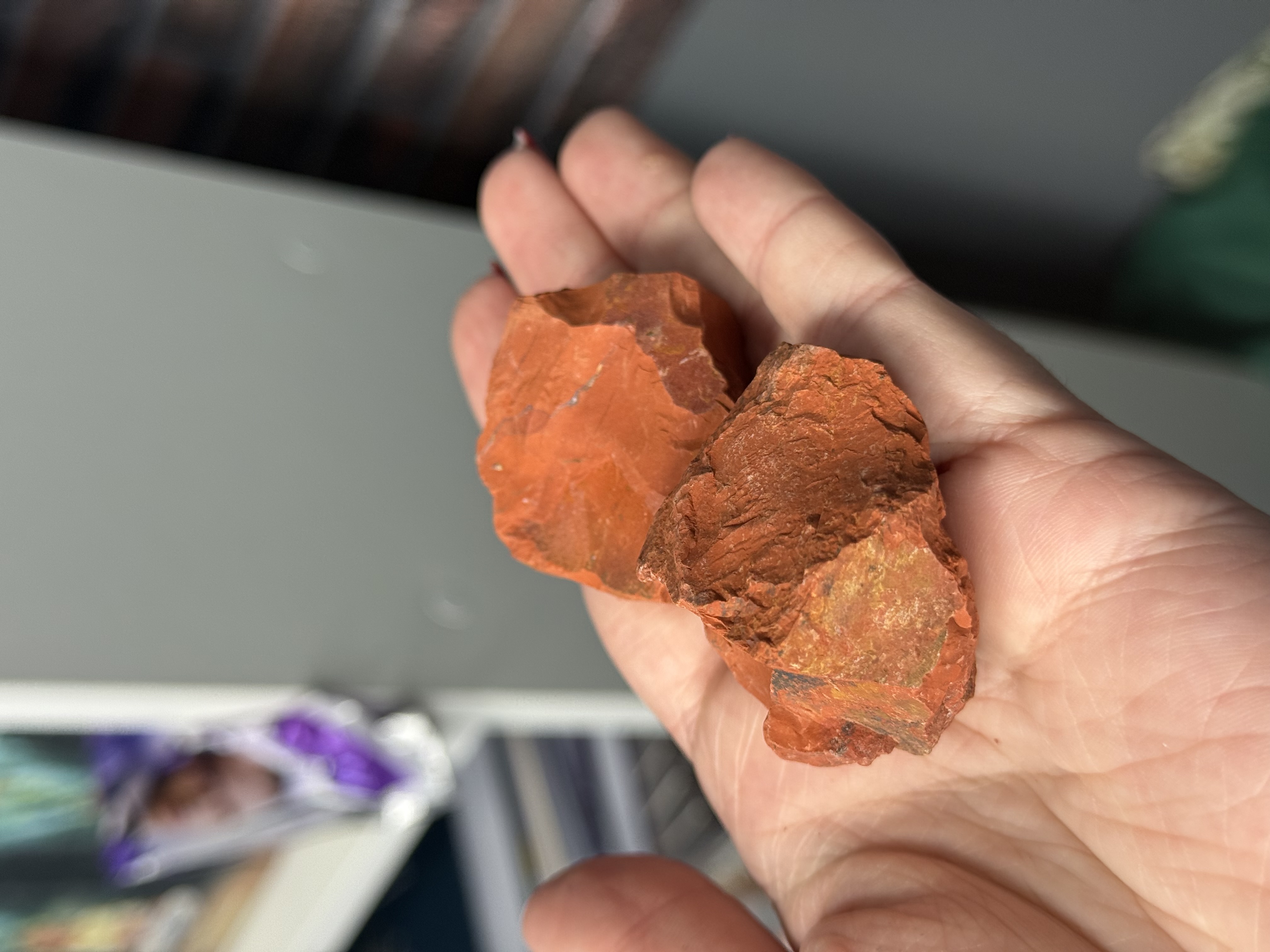 Натуральний камінь Червона яшма (необроблений)