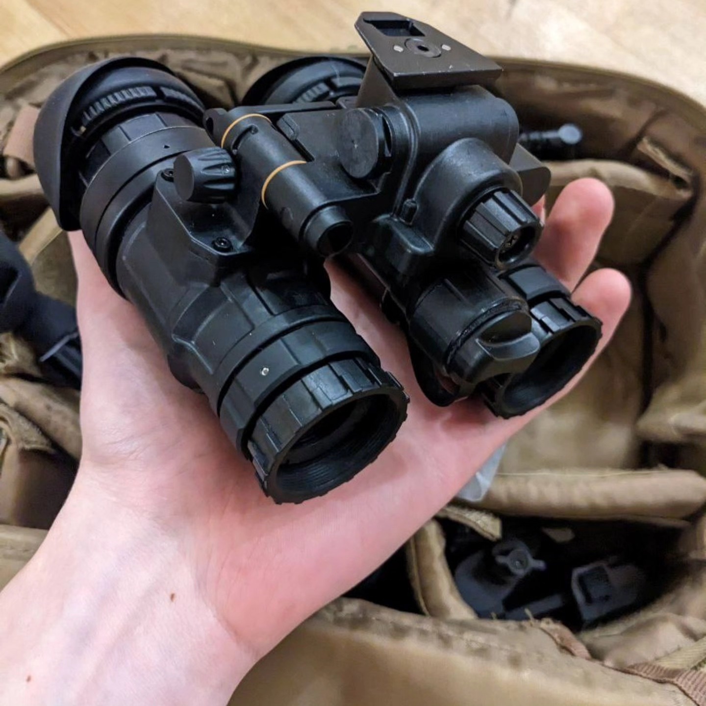 Бінокулярний прилад нічного бачення "BNVG B31U GEN.3+" від турецької компанії "3e"