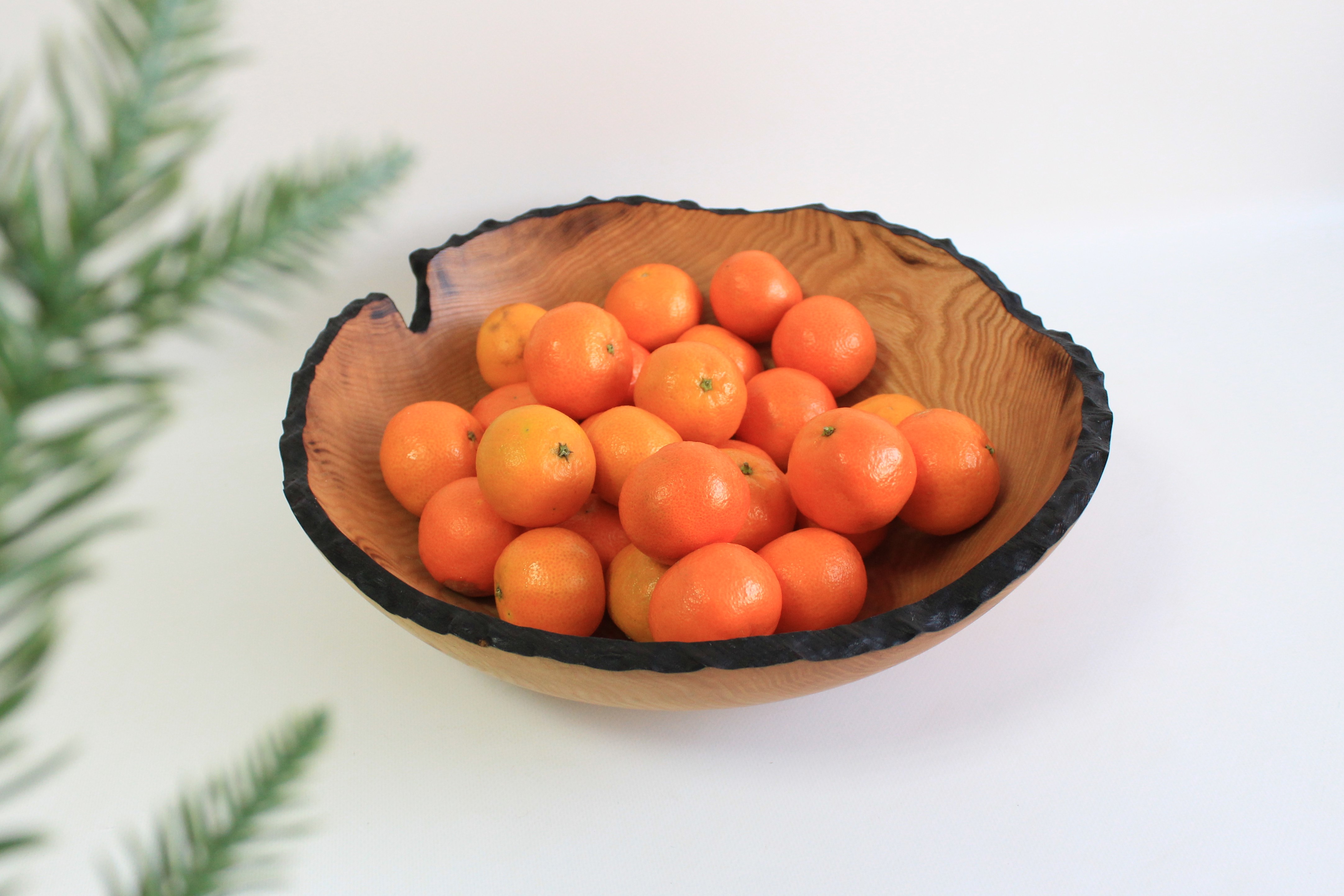 Велика миска з ясеня для подачі страв