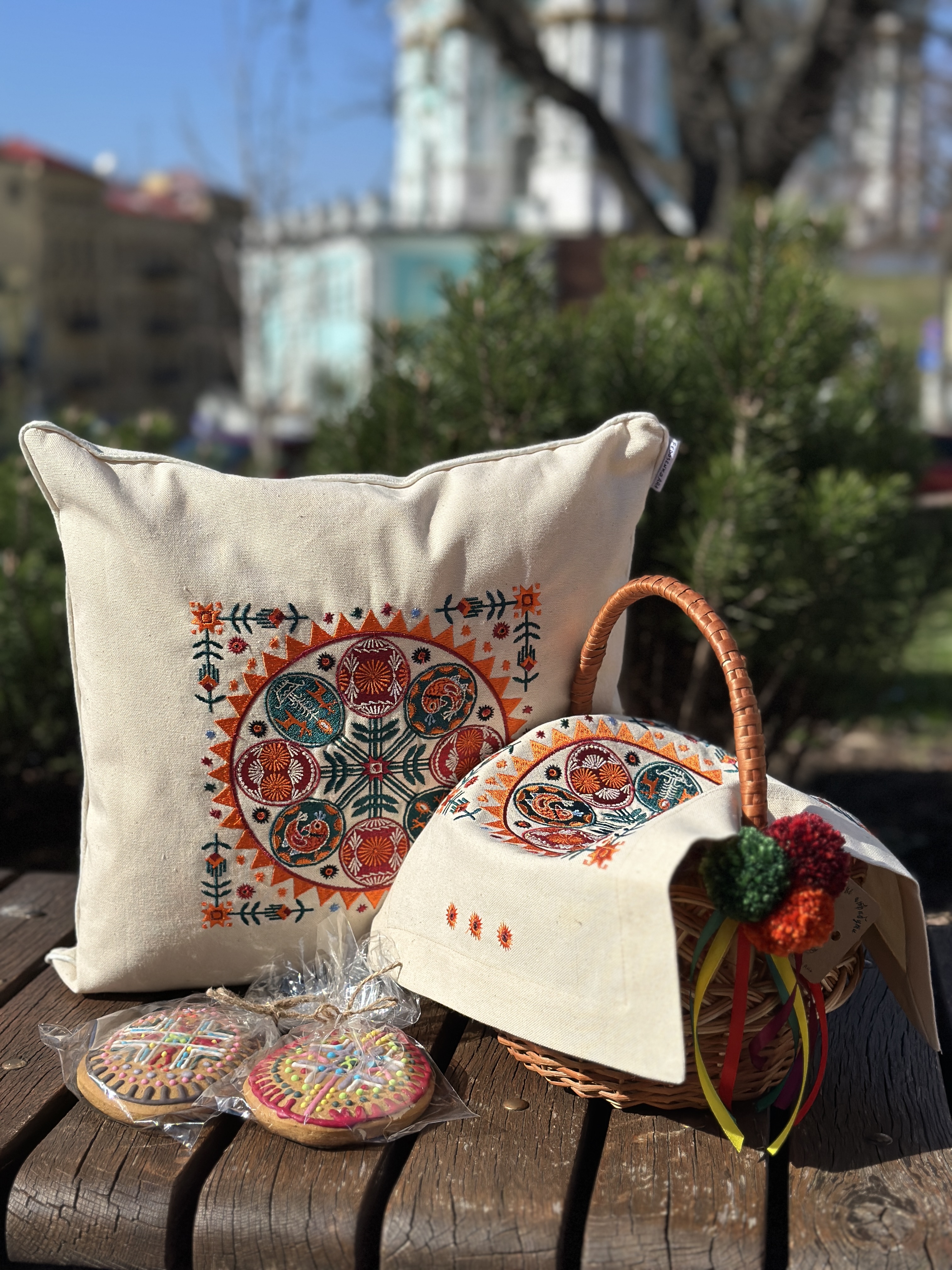 Подушка «Писанки» вишита