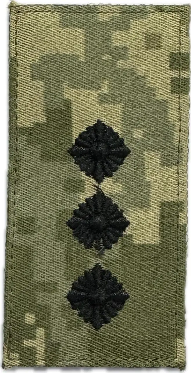 Погон Старший лейтенант (чорна нитка, на липучці) піксель