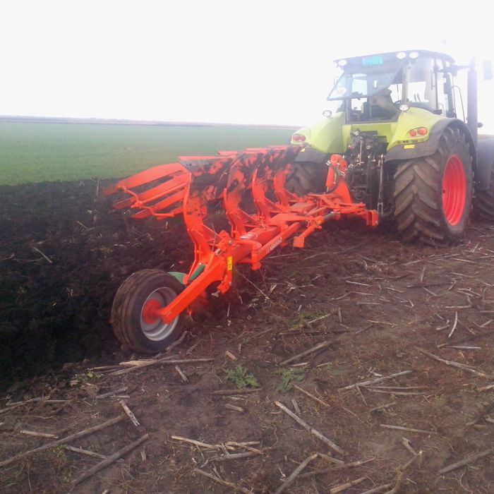 Оборотний плуг MASTER V3