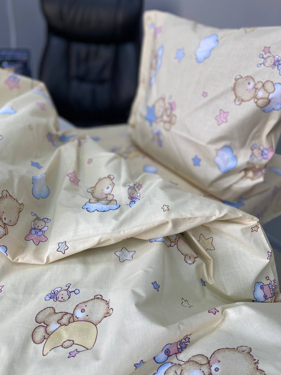 Комплект дитячої постільної білизни в ліжечко "Ведмедик хмаринка" з бязі