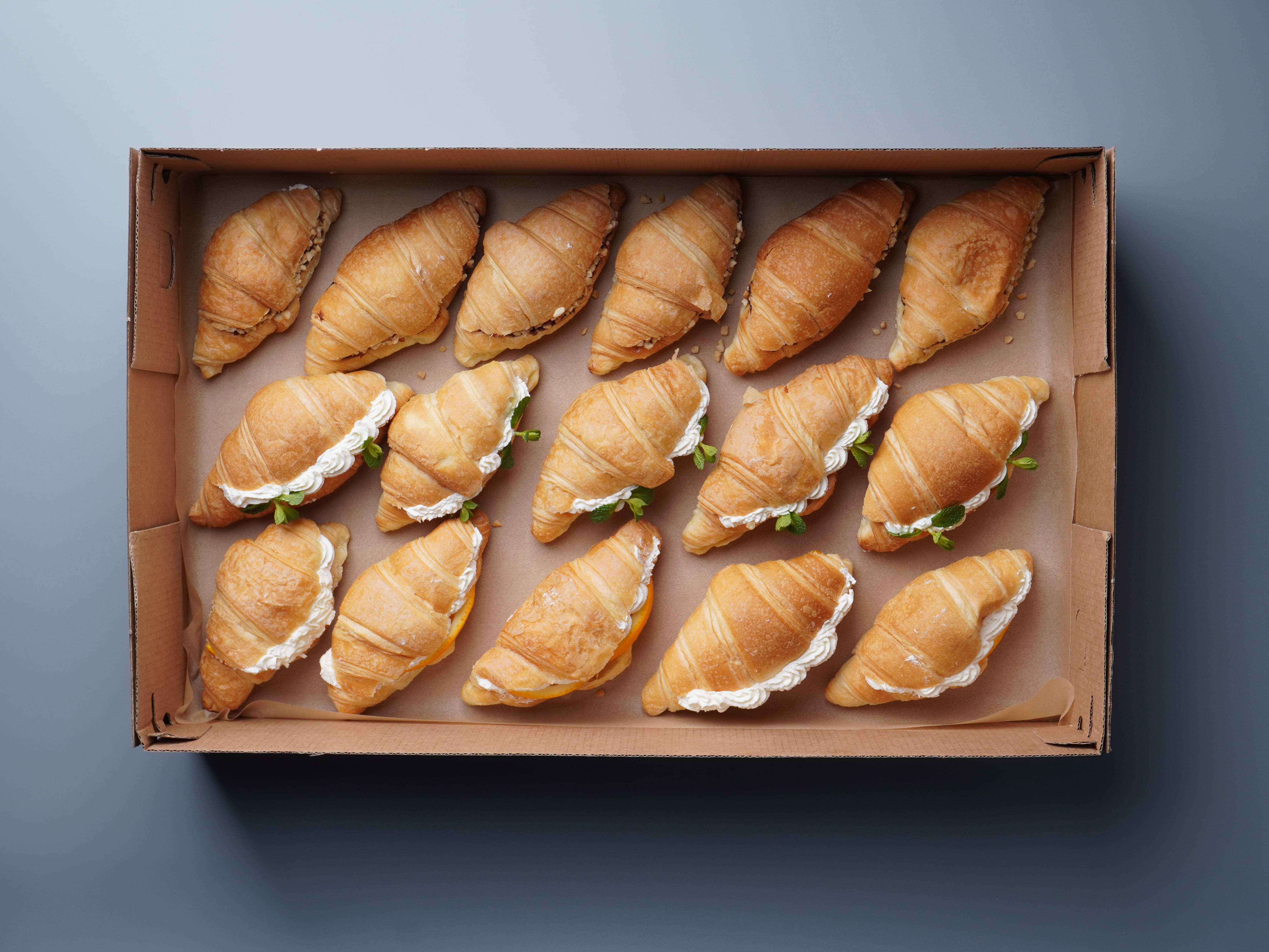 Сет солодких круасанів "3 види" (16 шт. - 1040 грам)