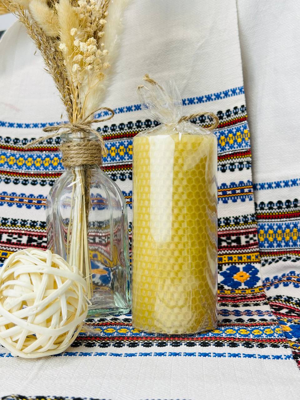 Свічка з вощини (Жовта) | Bougie en cire d'abeille (Jaune)