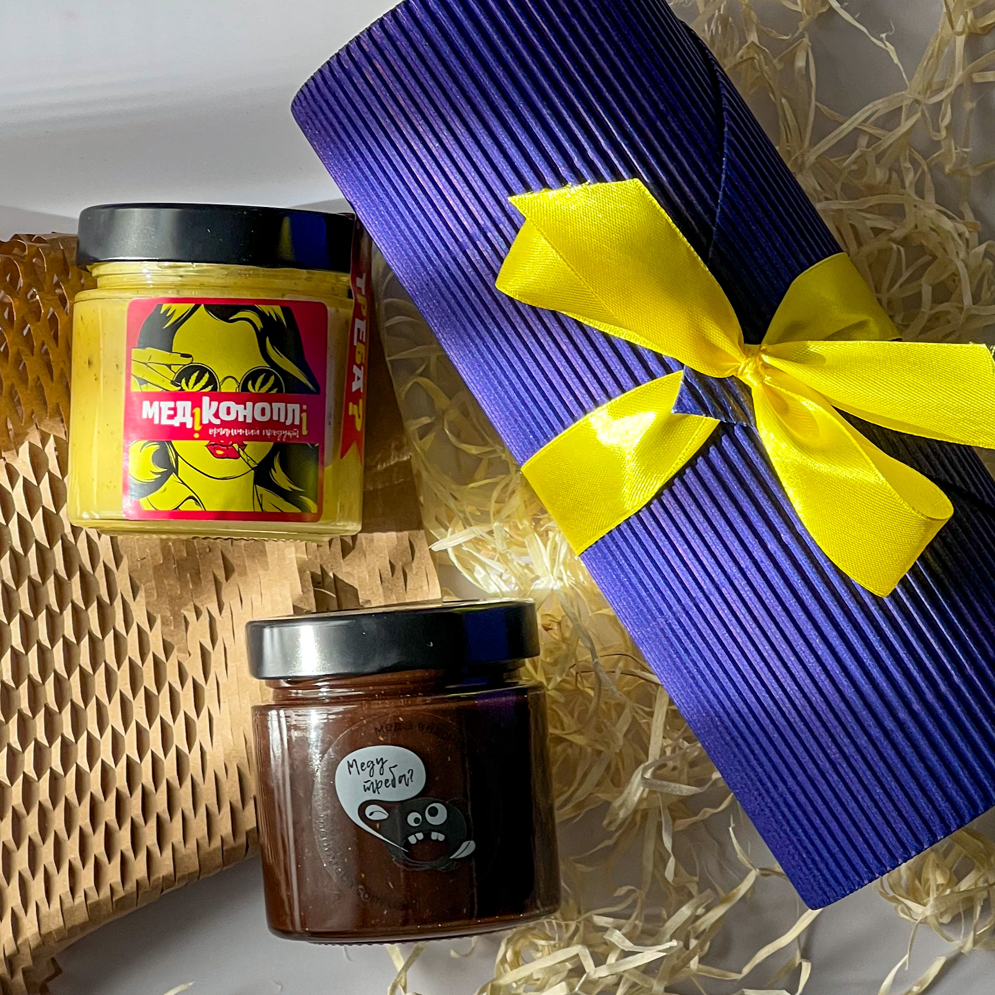 Подарунковий набір "Україна" – крем-мед Коноплі та Шоклад з фундуком 600 г