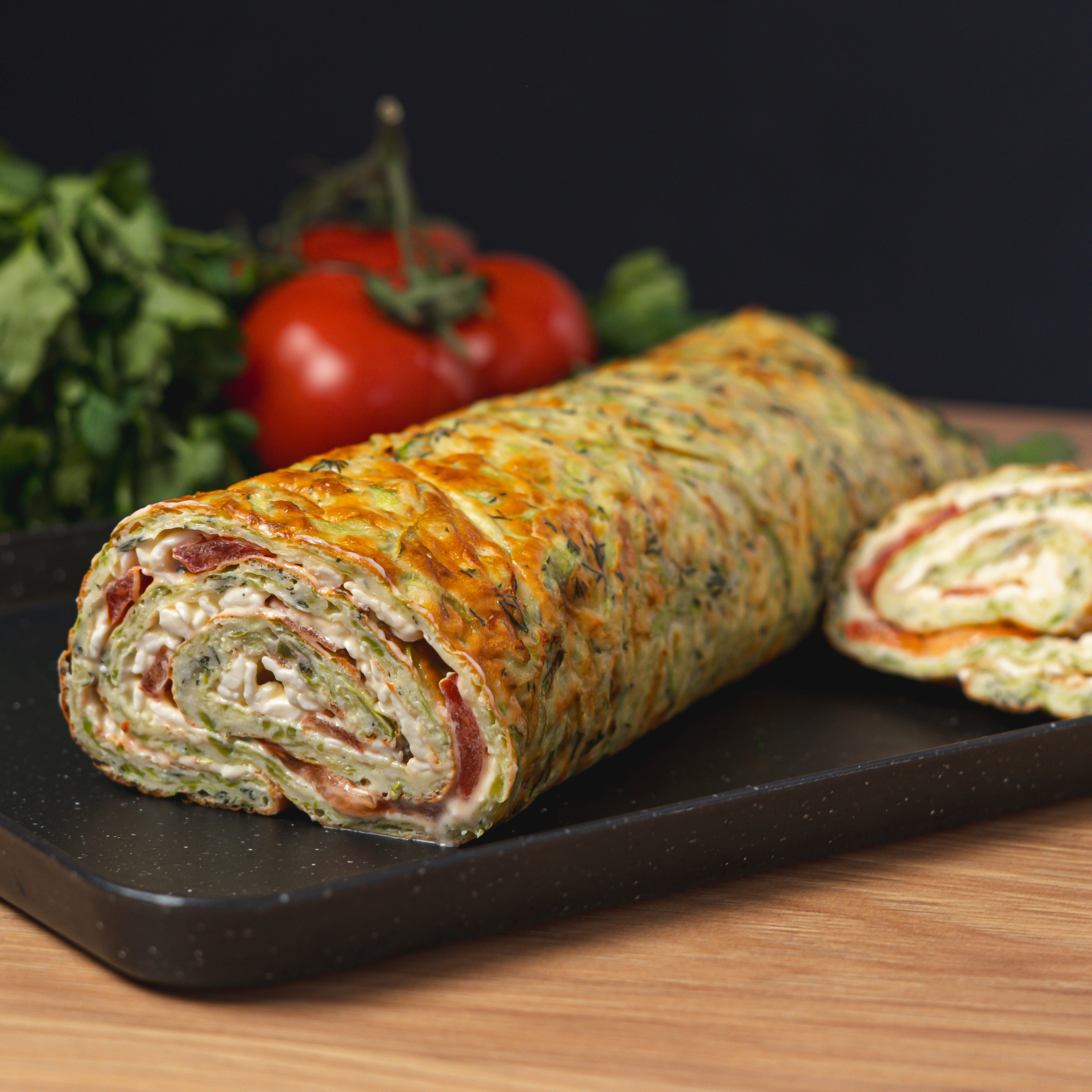 Рулет з кабачків, помідорів та сиру