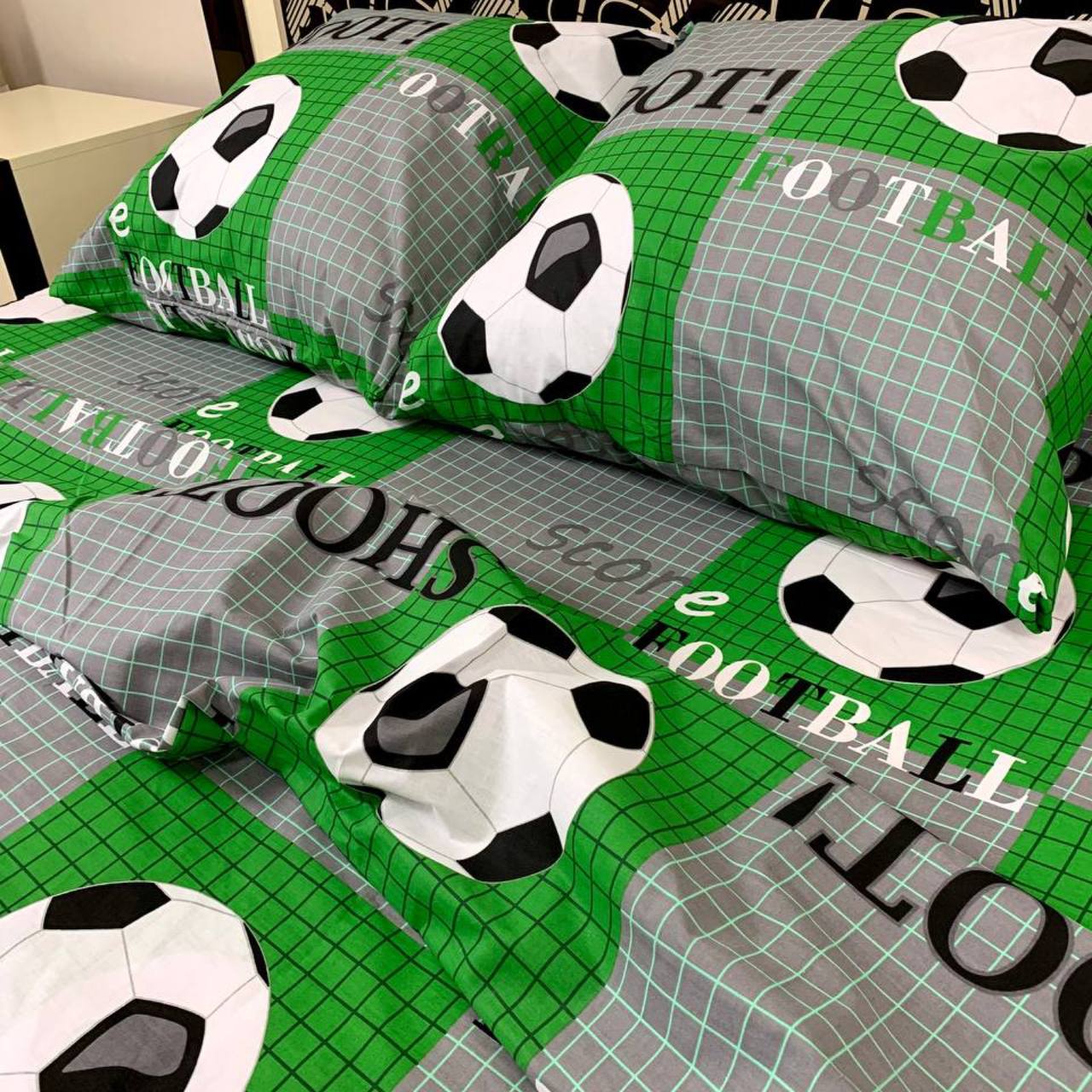 Комплект постільної білизни з натуральної бавовни "Зелений футбол"