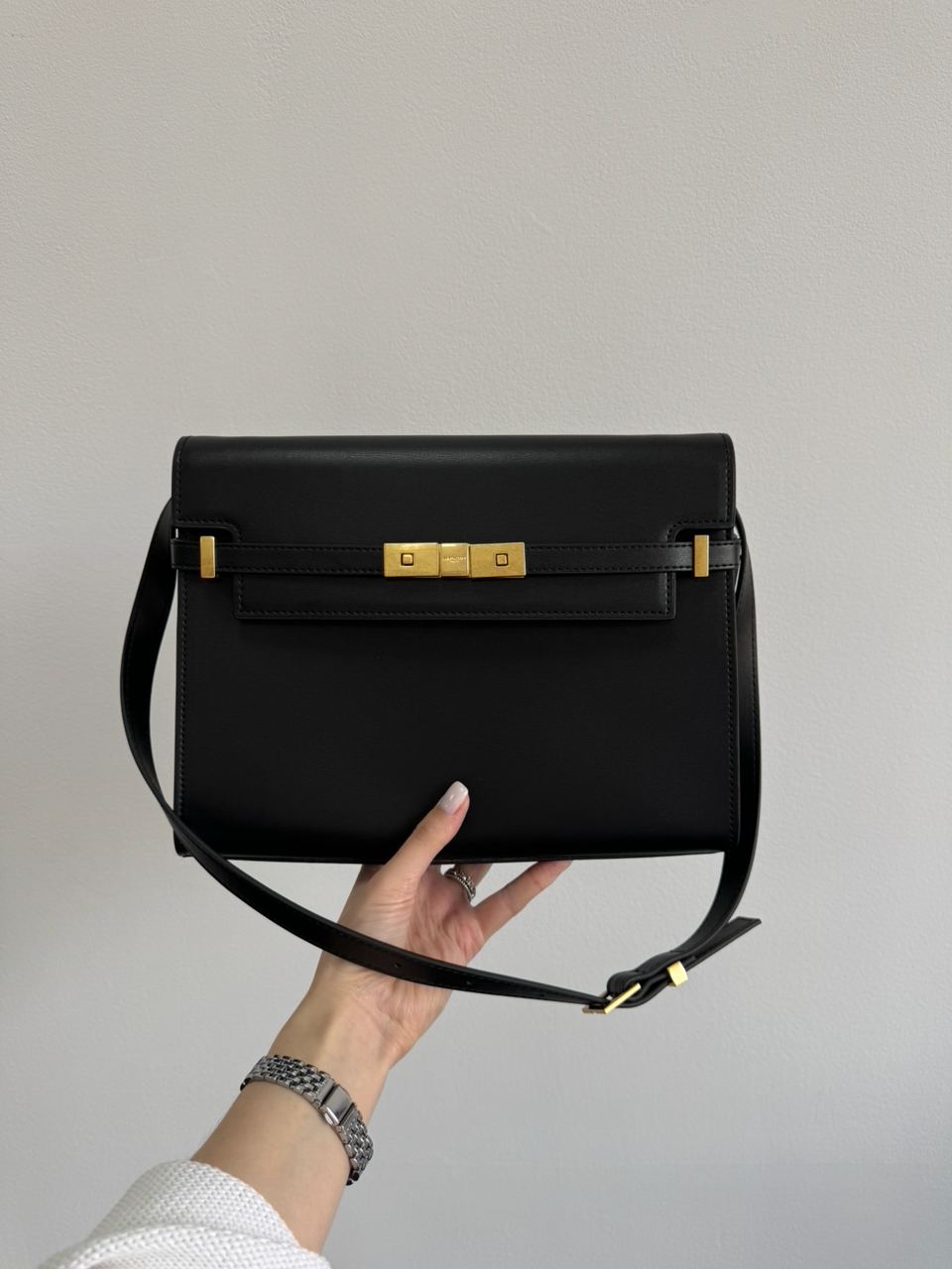 Yves Saint Laurent Manhattan Medium Leather Shoulder Bag Black
