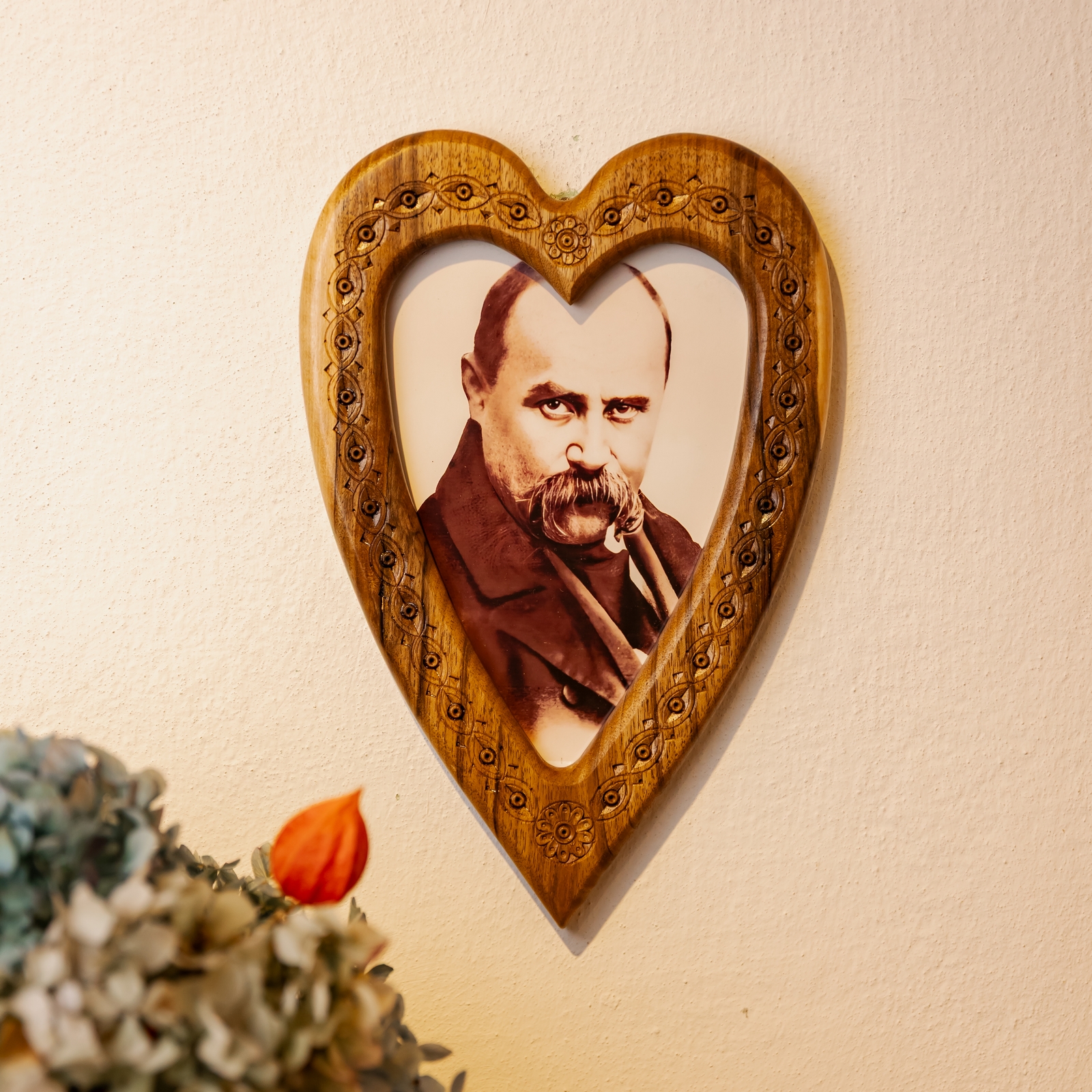 Різьблена рамка - серце, 30*20 см