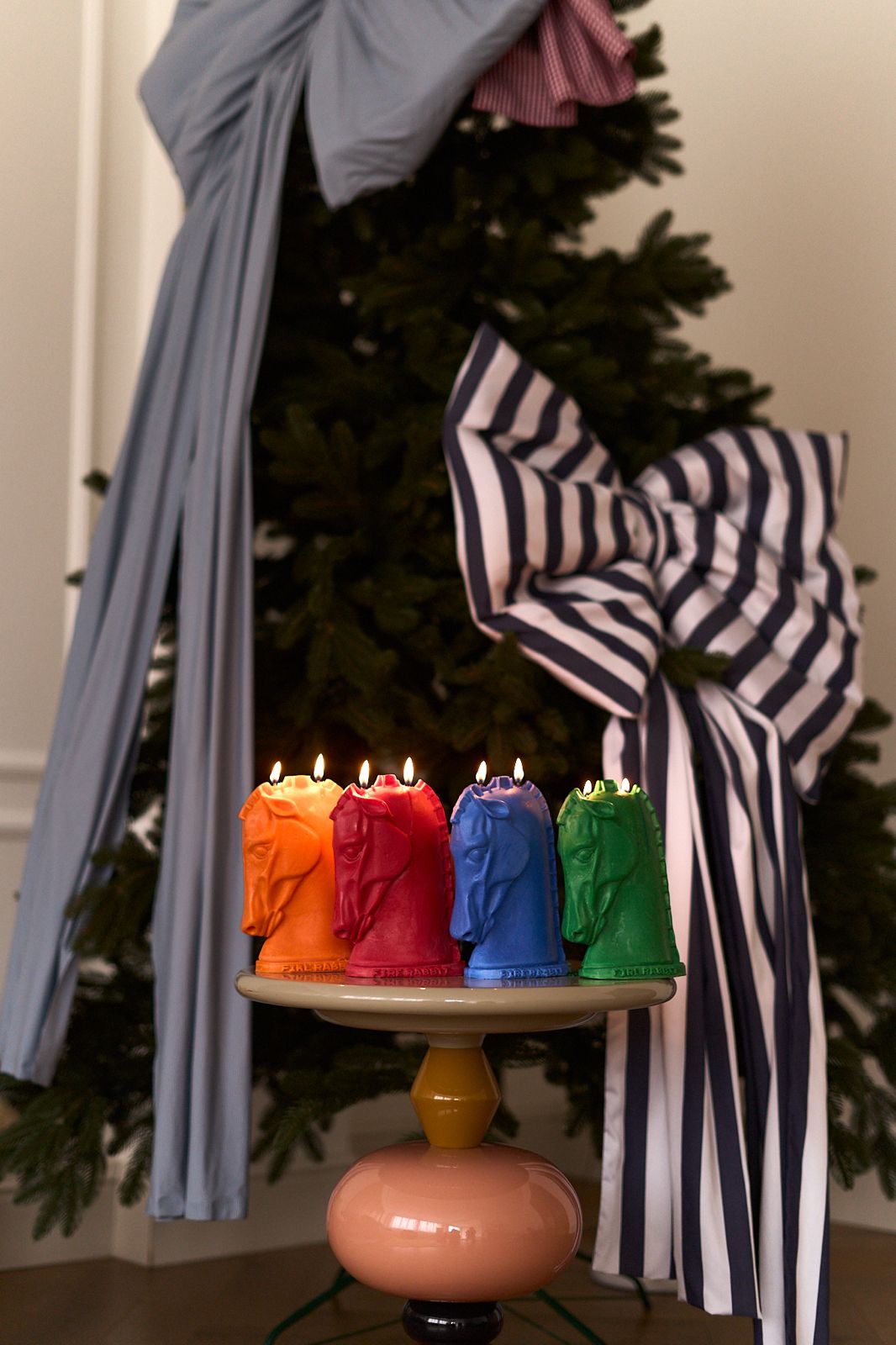 Кінь новорічний (у кольорах)