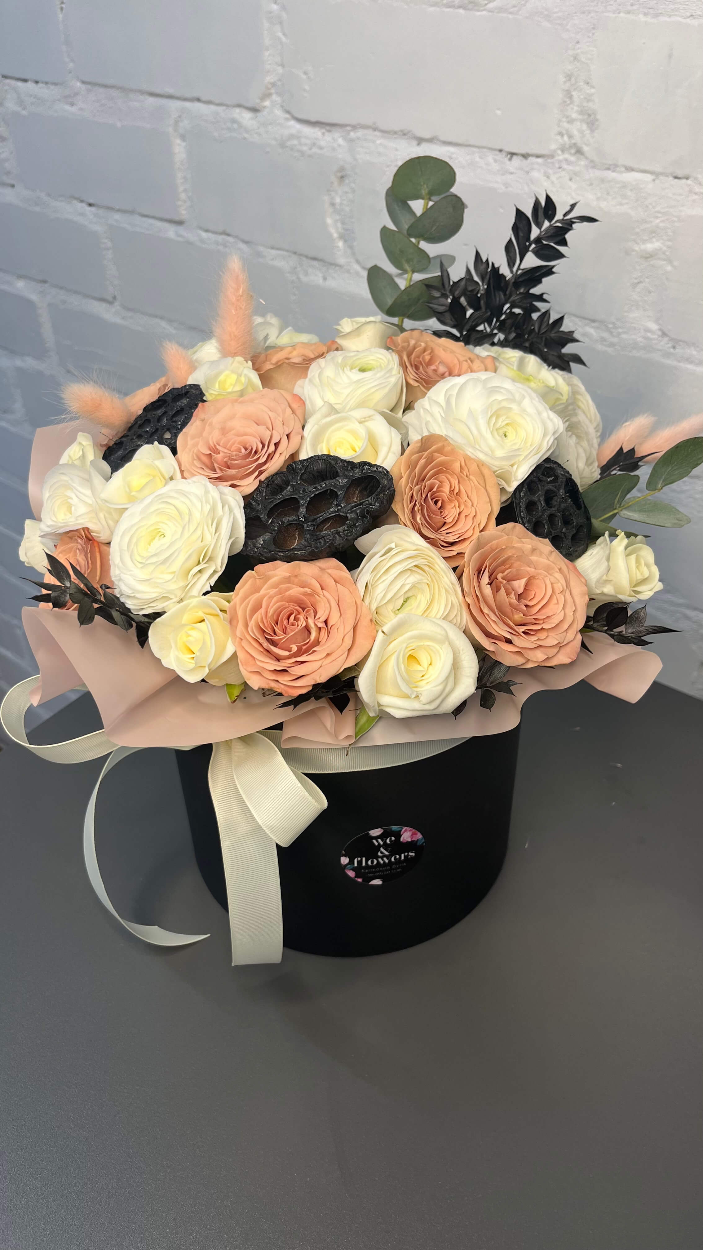 Композиція з трояндами «Елегантність»