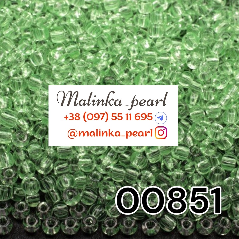 Бісер кришталевий у світло зелену смужку