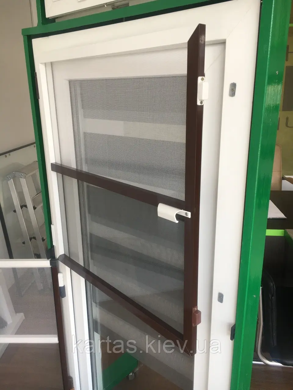 Поворотна москітна сітка Преміум (віконна, дверна)