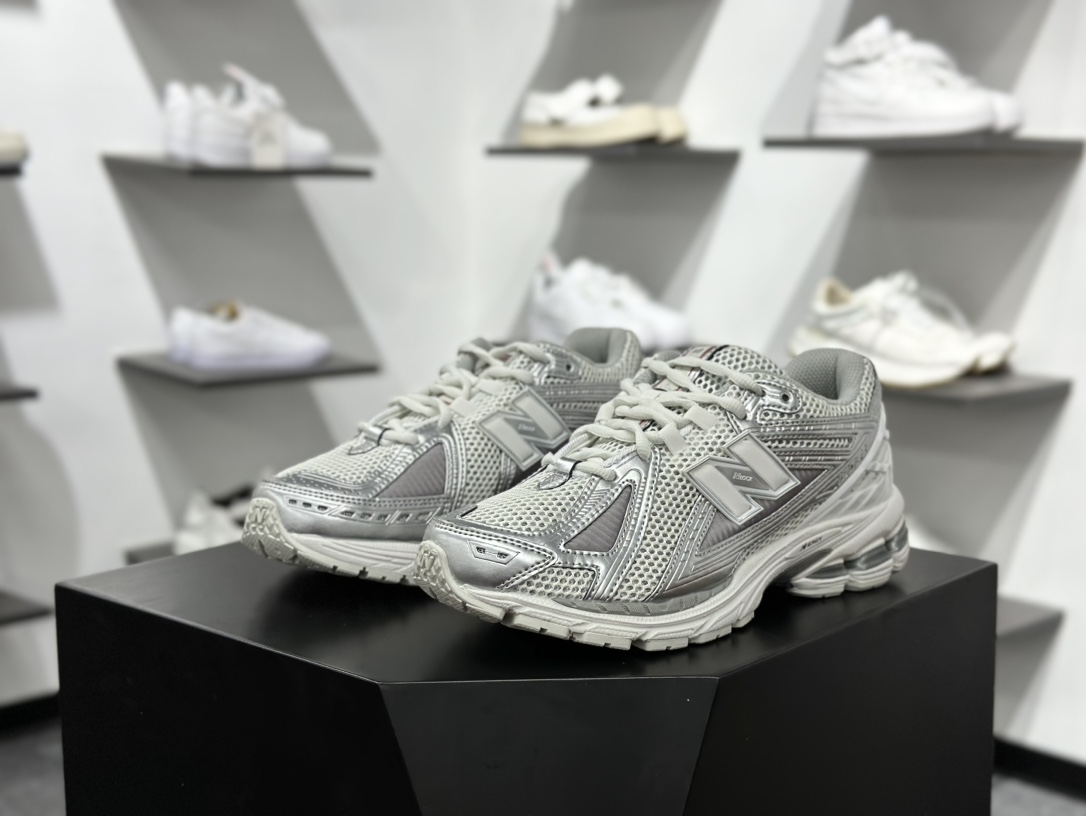 New Balance  M1906RCB
