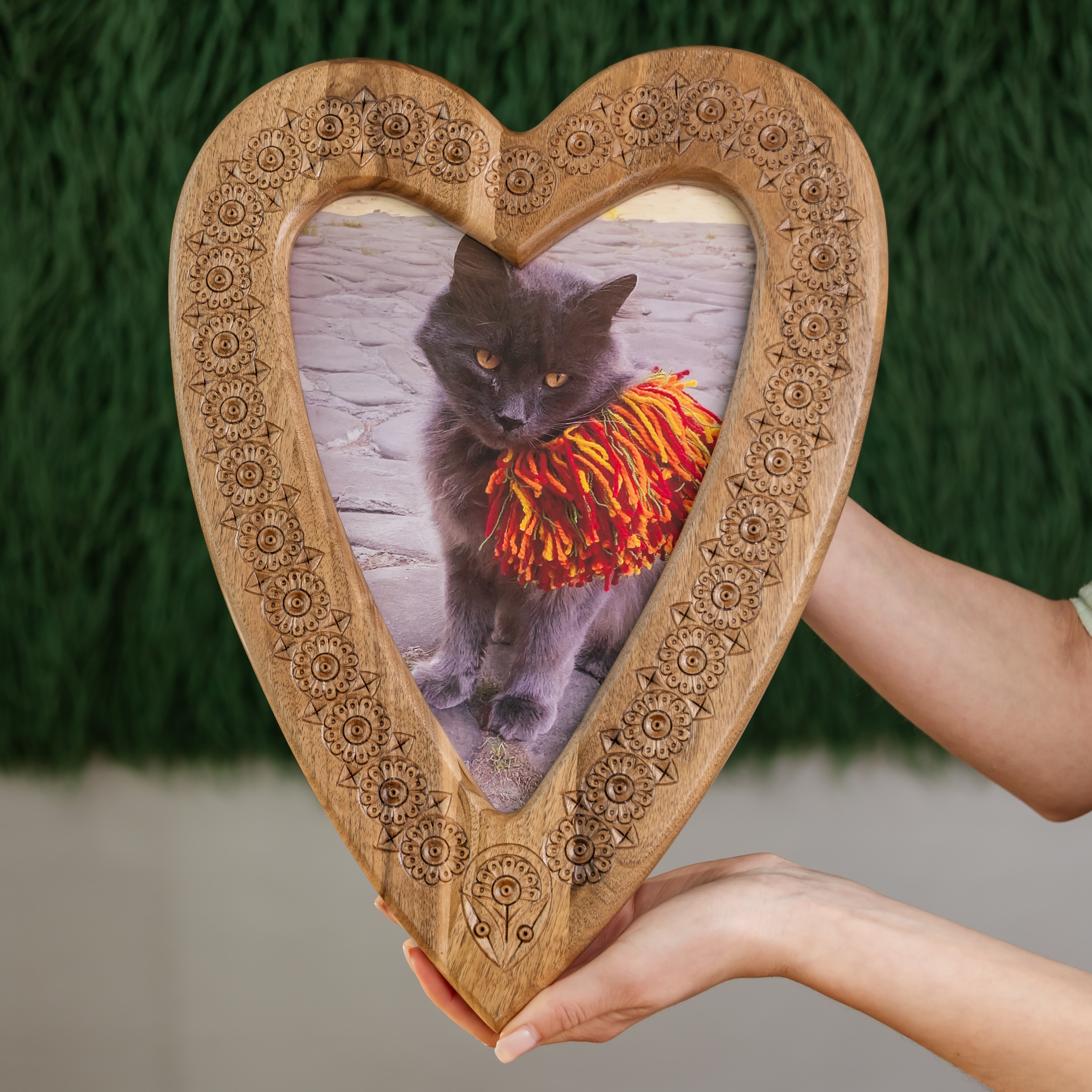 Рамка різьблена "Серце", 40*29,5 см