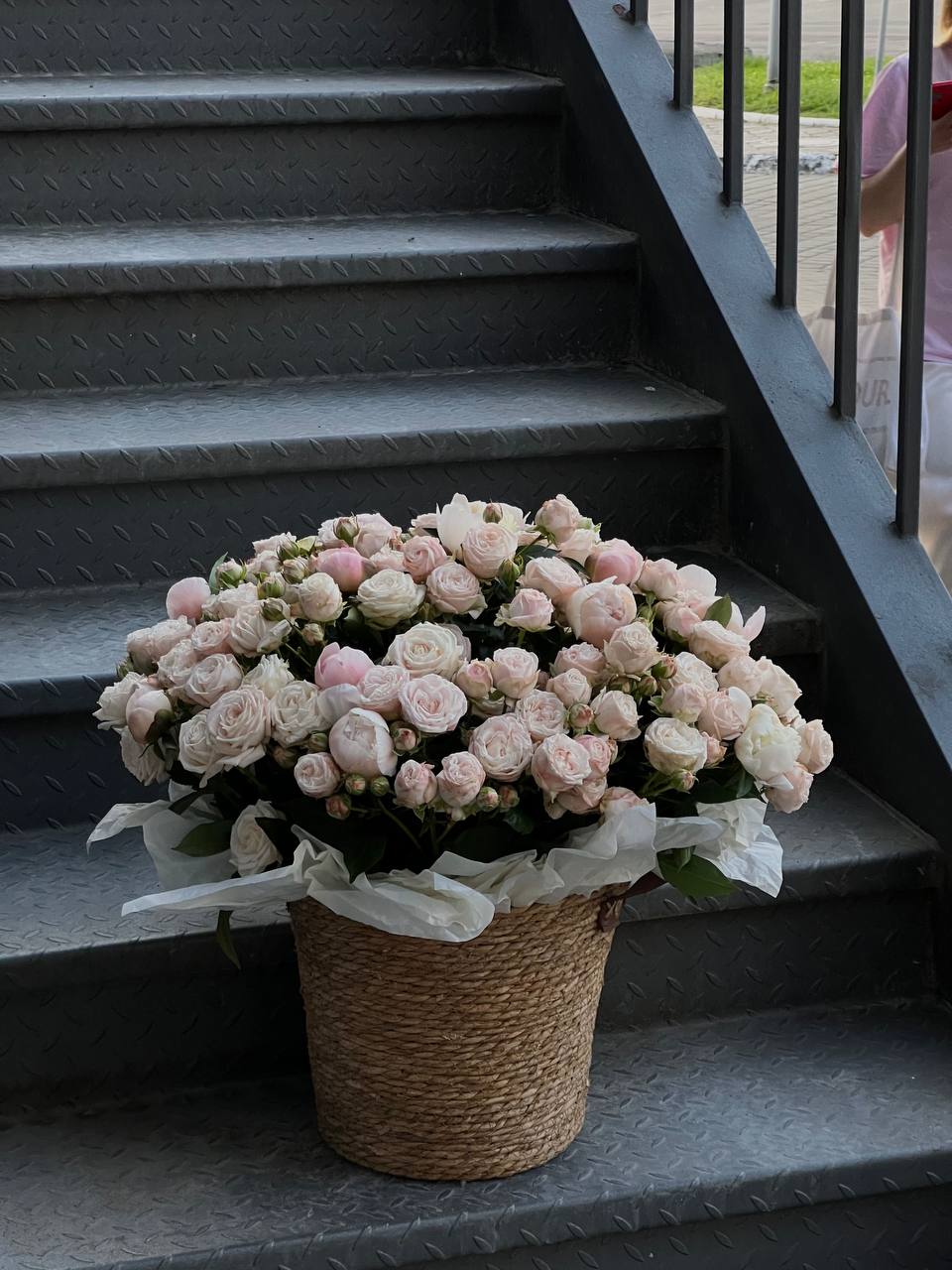 Кущові троянди + півонії