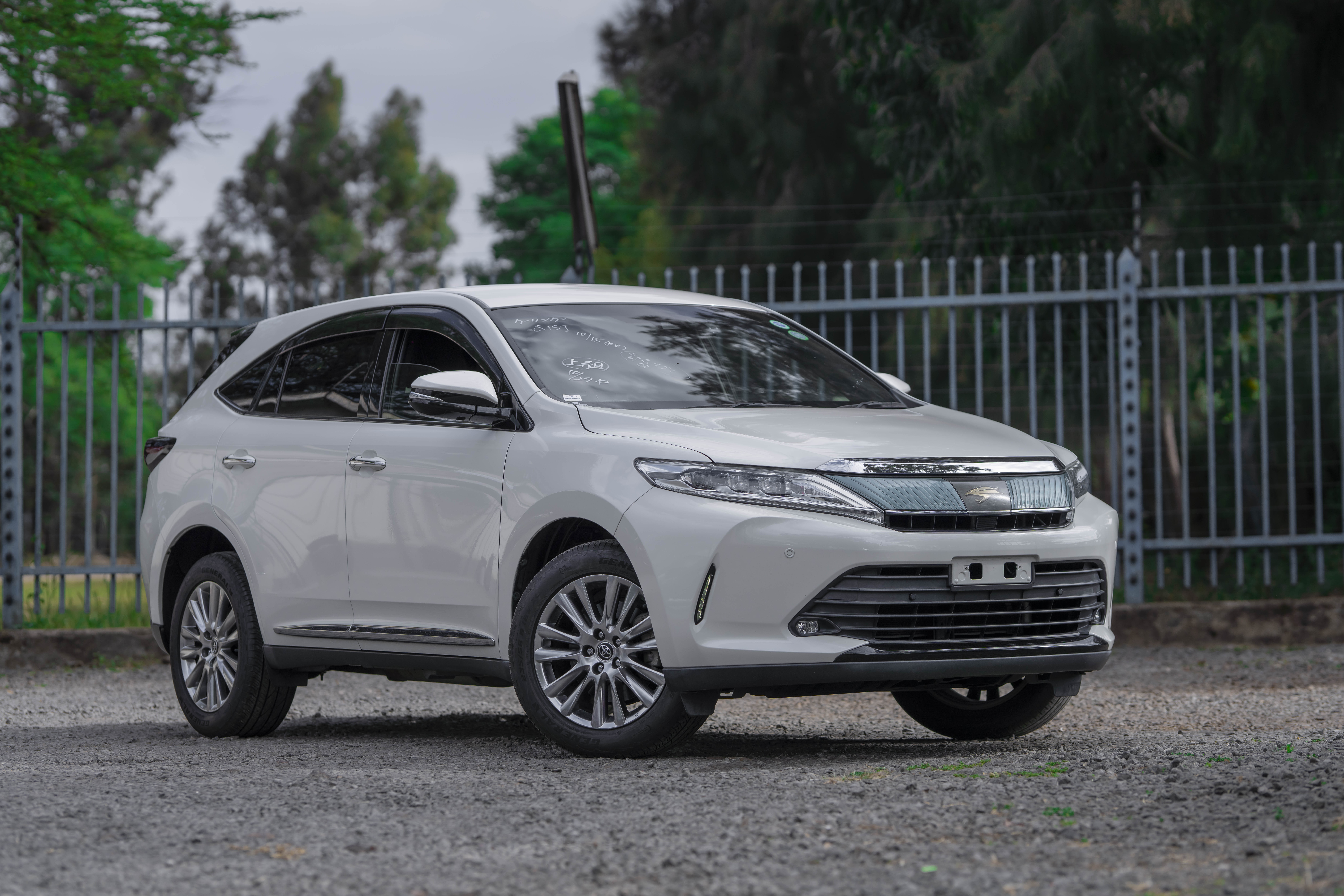 TOYOTA HARRIER