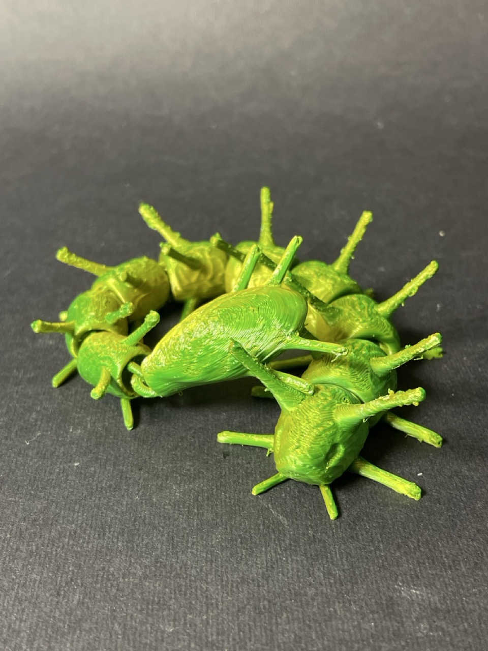 Гусениця рухома з ріжками