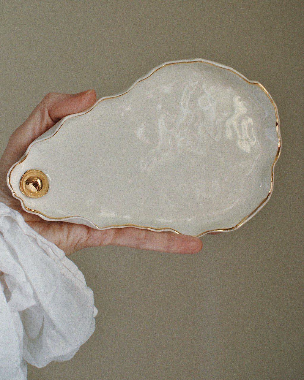 тарілочка з порцеляни "мушля"