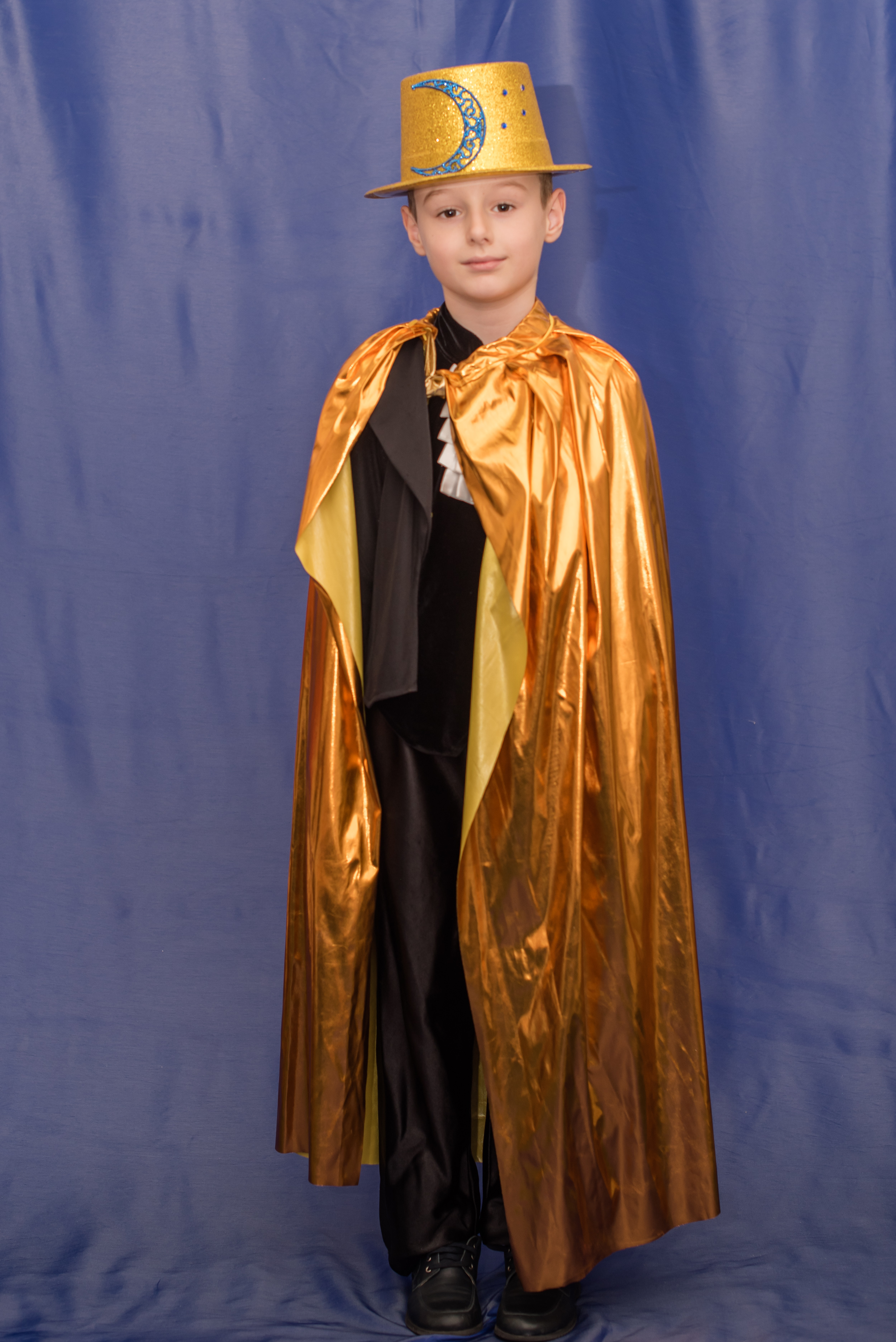 костюм місяця