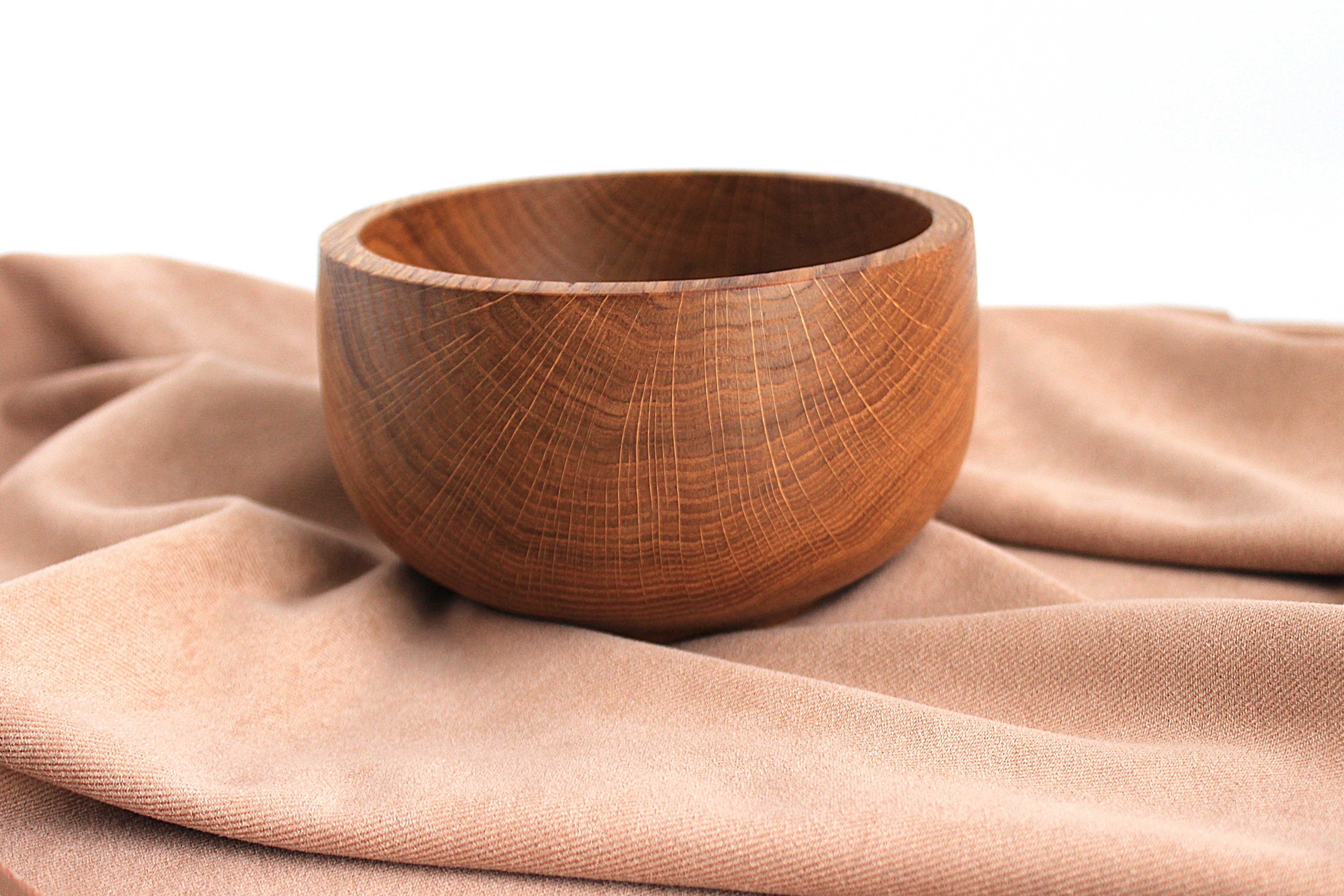 Миска з дуба ручної роботи