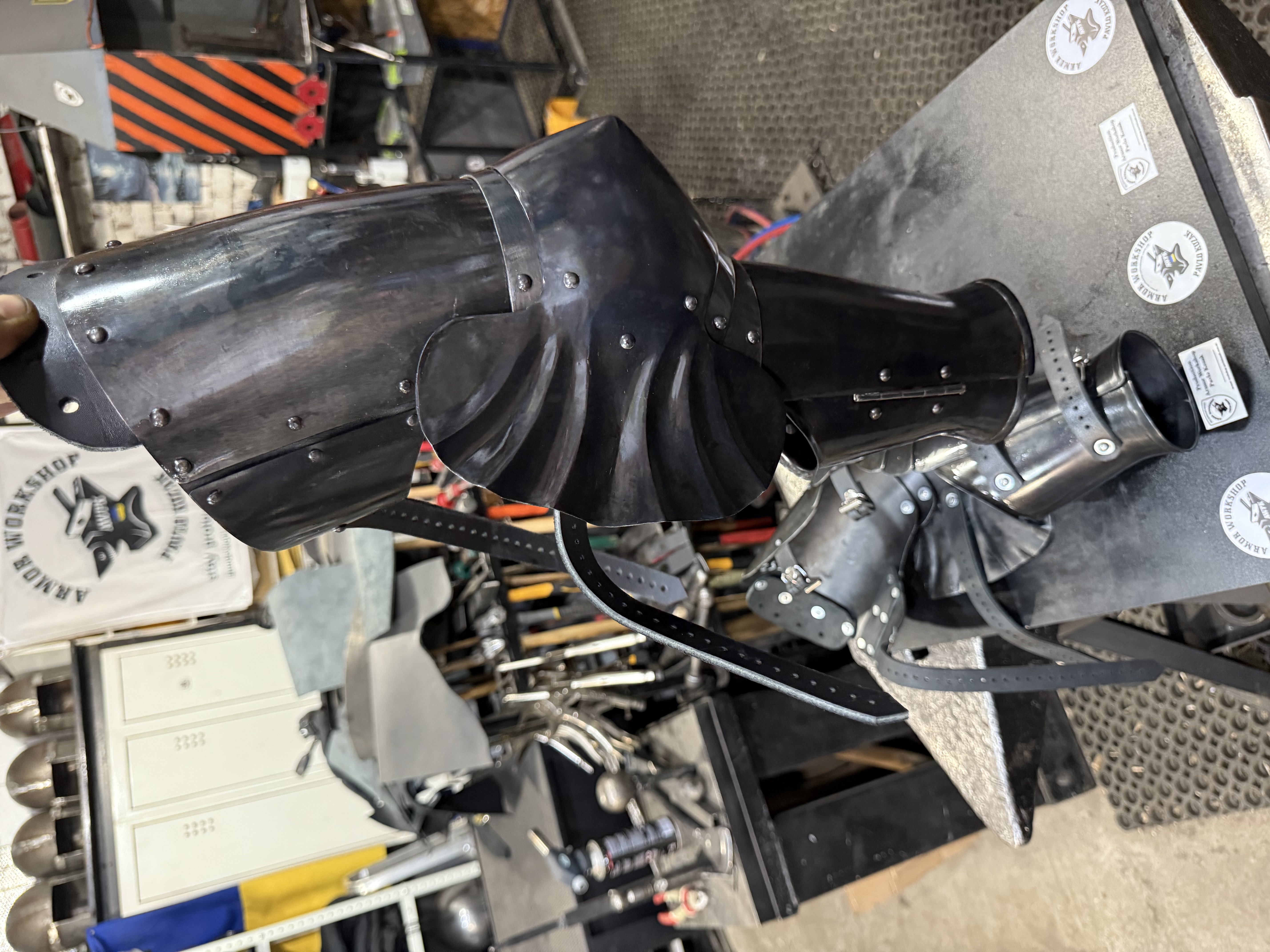 Armor arms “super black”