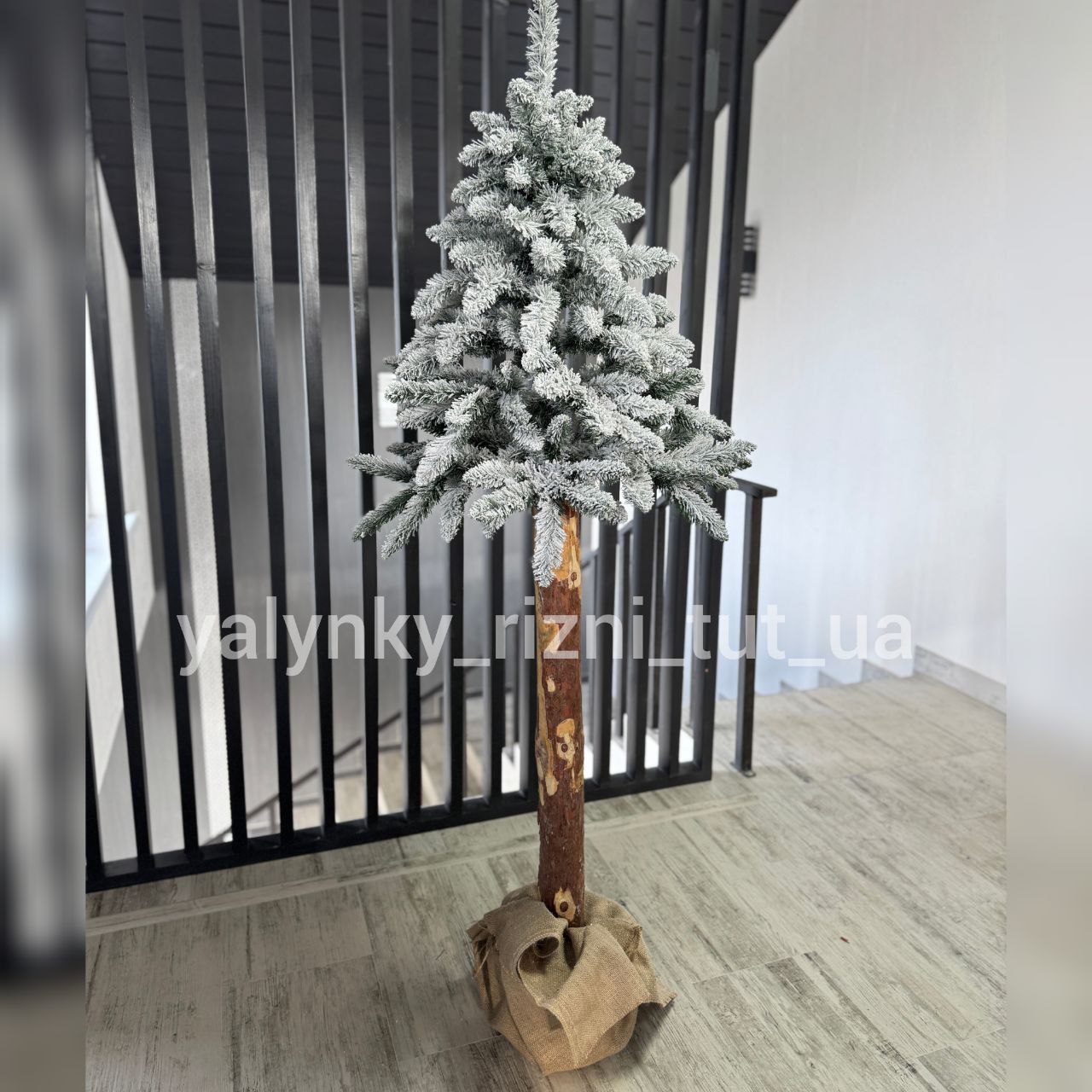 Ялинка "Скандинавська" на штамбі ПВХ