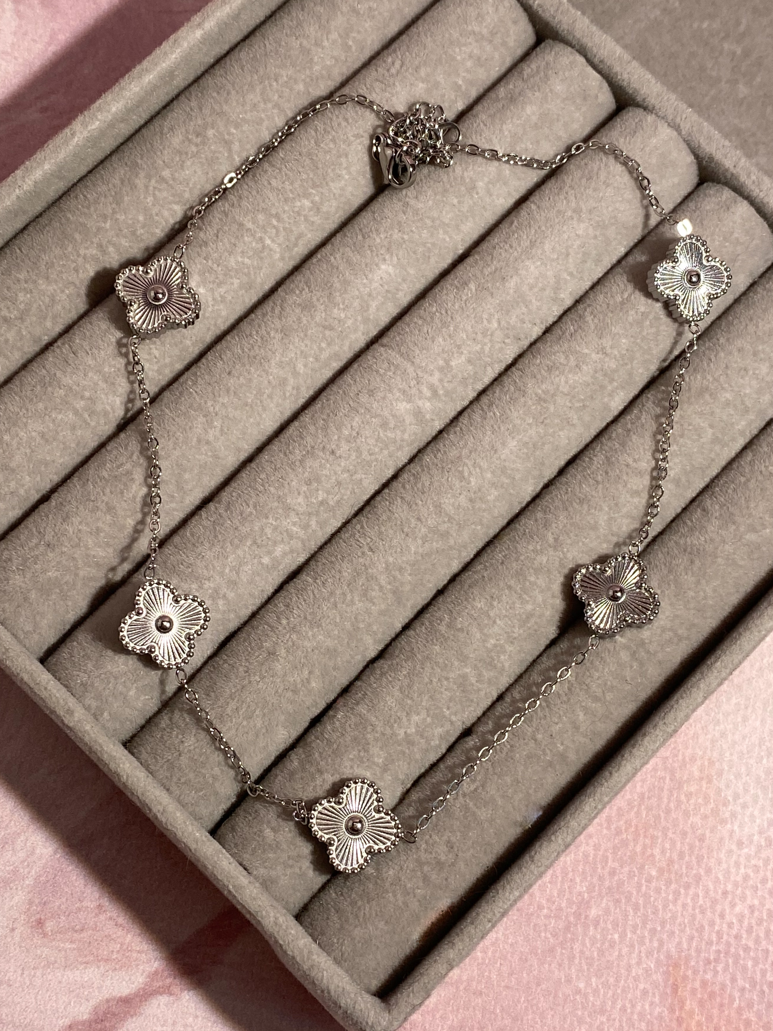 Кольє з конюшинками