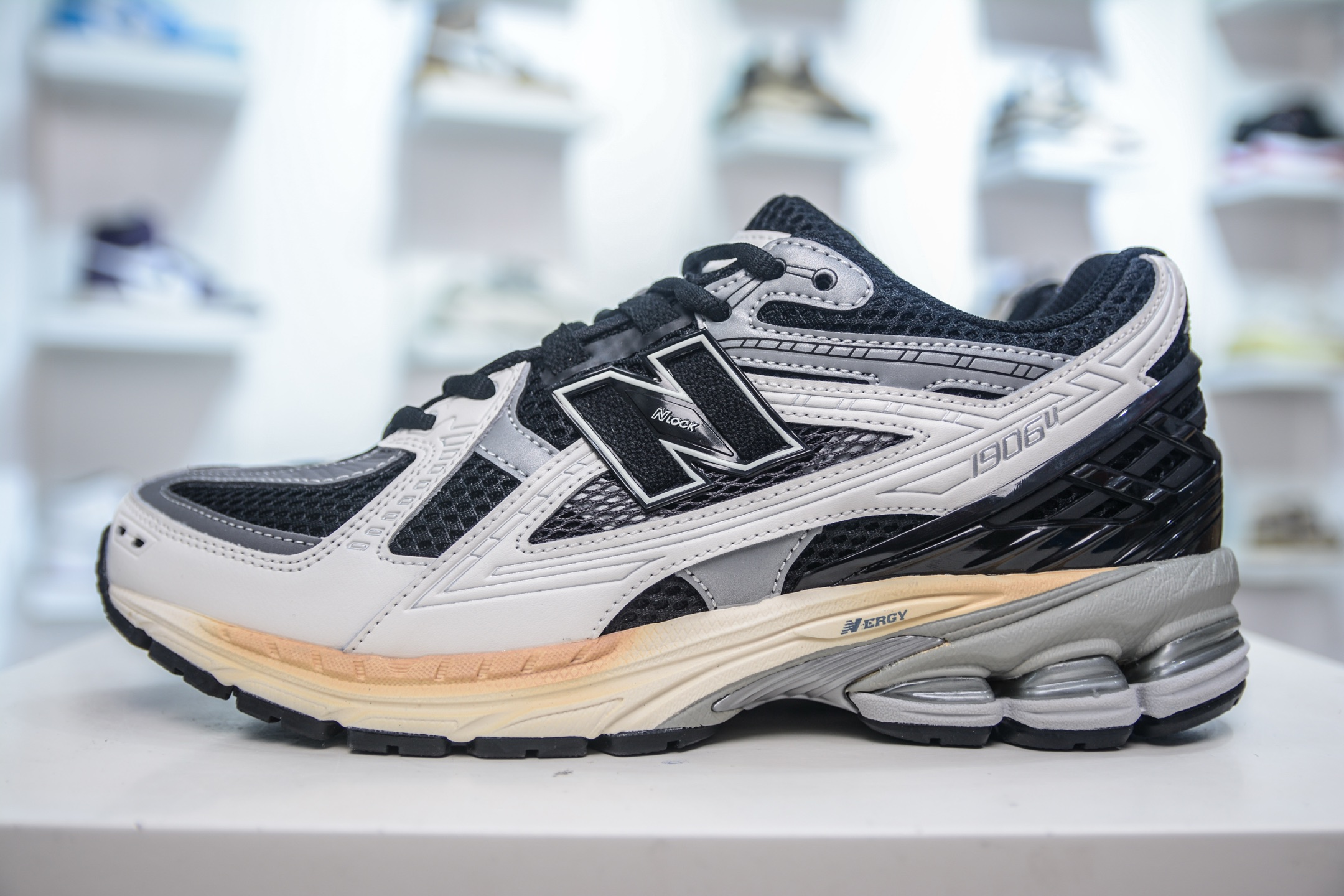 New Balance  U1906NC