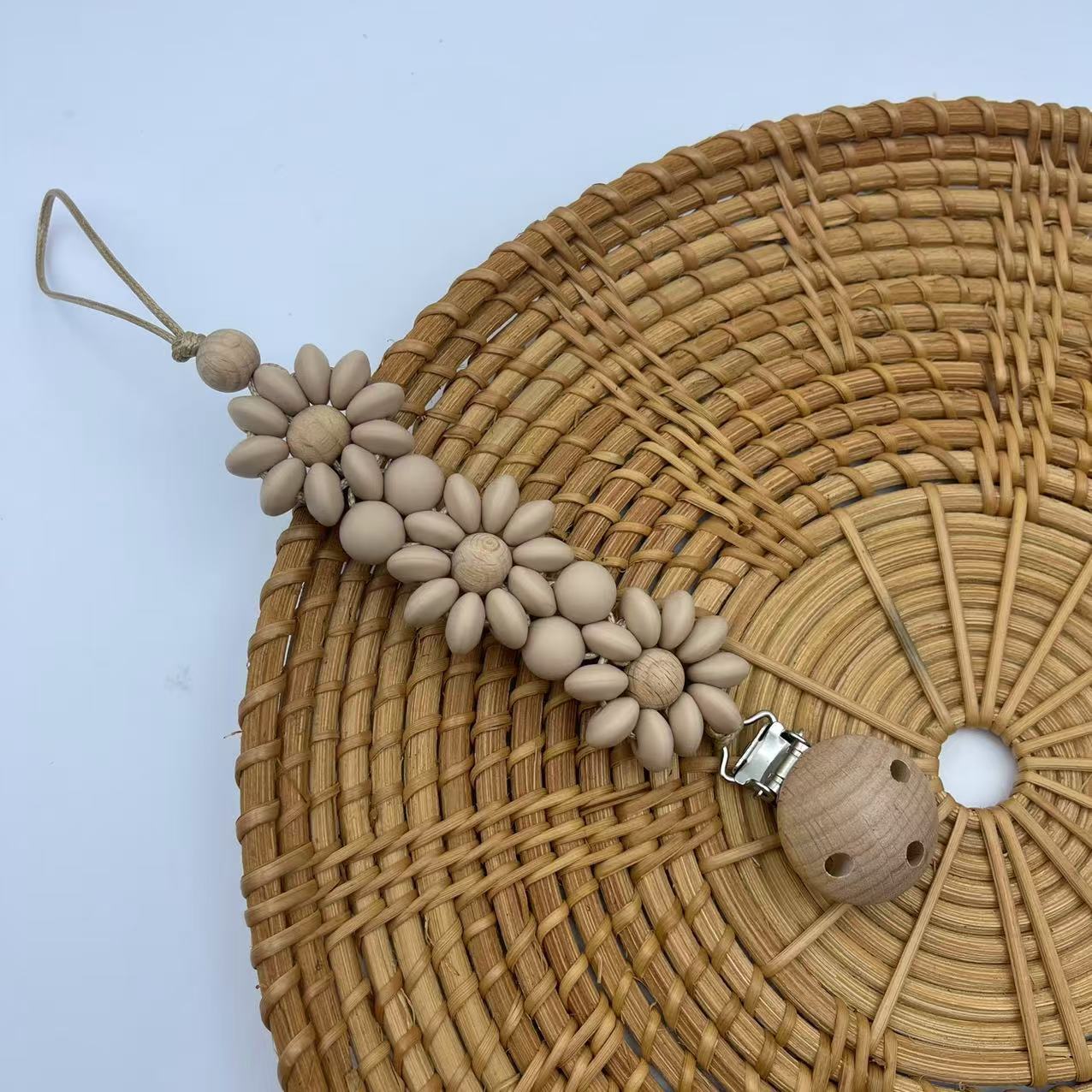 Затискач для пустушки Etsy Flower — силіконово‑дерев’яний тримач у формі квітів