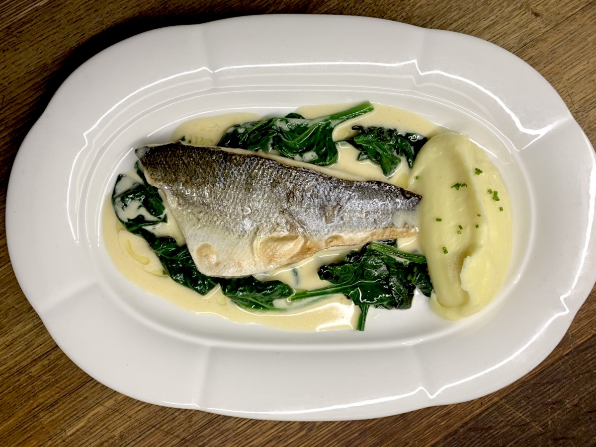 Філе Грецького Сибаса зі Шпинатом, Картопляним пюре Муслін та соусом Бер Блан (300)