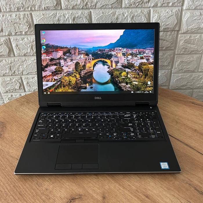 Dell Precision 7530 (Intel UHD)