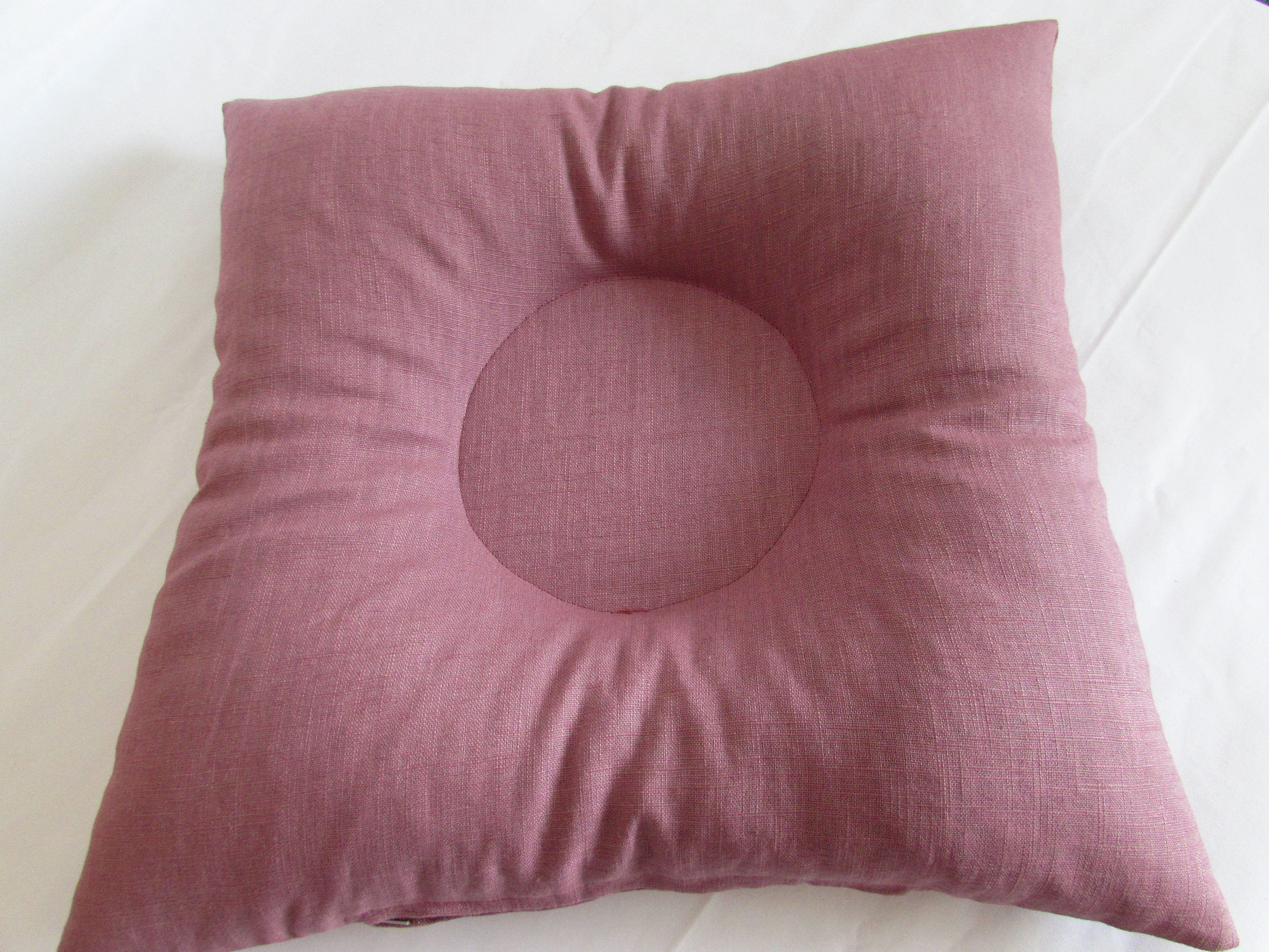 Pohánkový podsedák s dierou ružovy