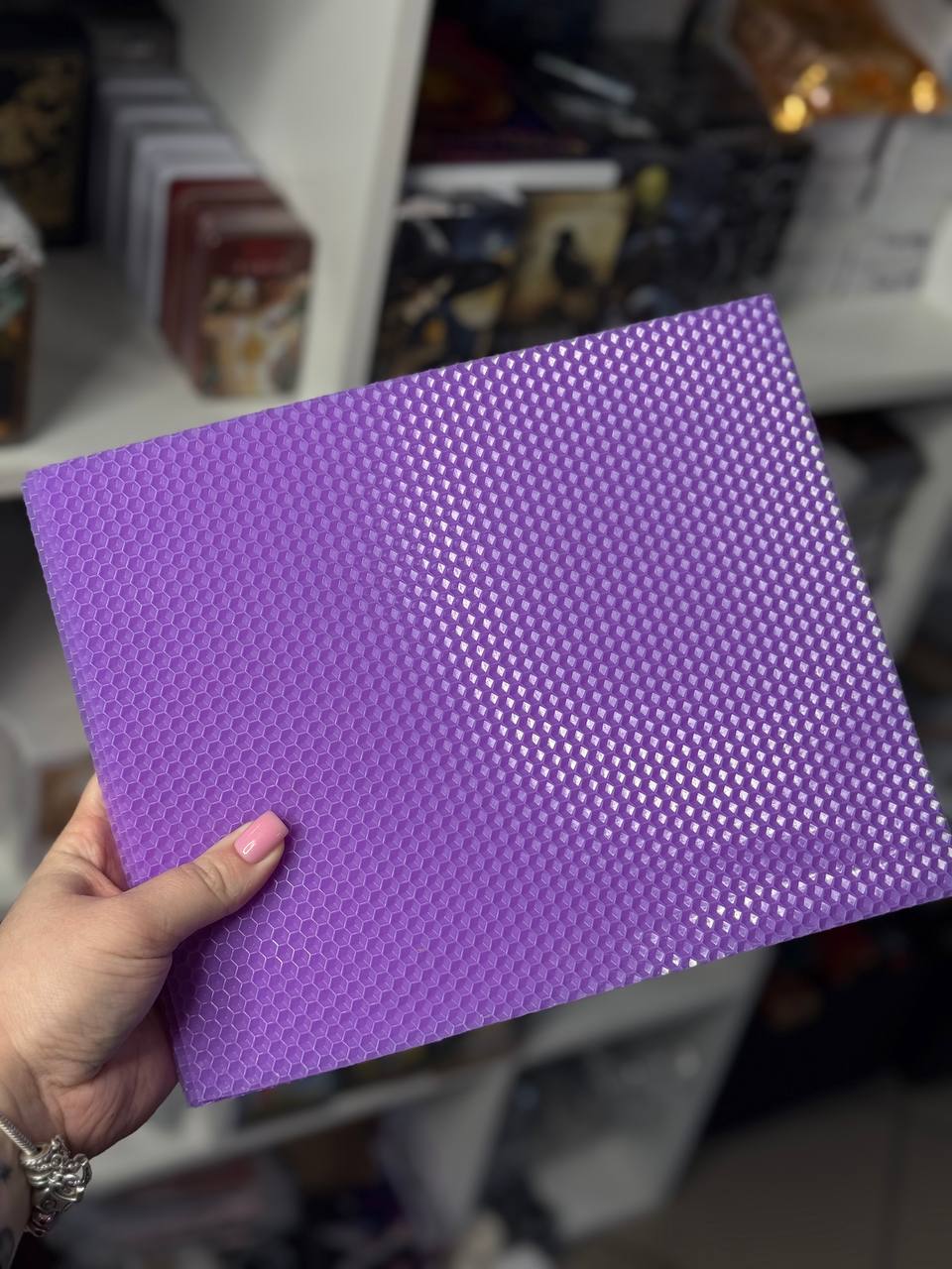 Вощина фіолетового кольору