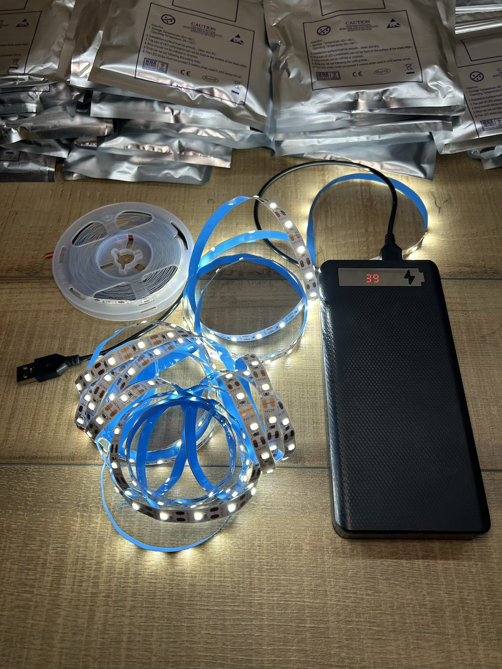 Led стрічка 5 вольт, 2 метри , 4.8 Вт/м, +USB (холодний-білий)