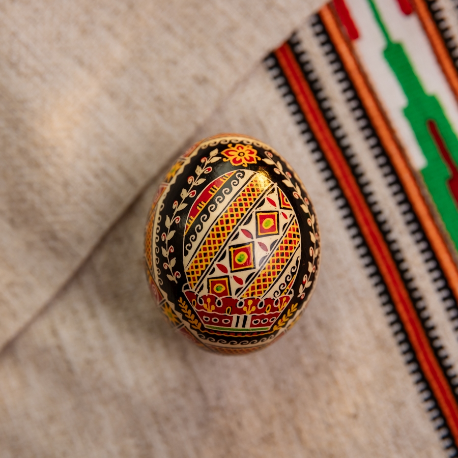 Великодня писанка, благодійна