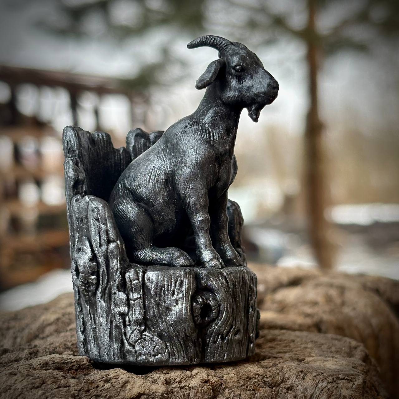 Фігурка Козлик на троні