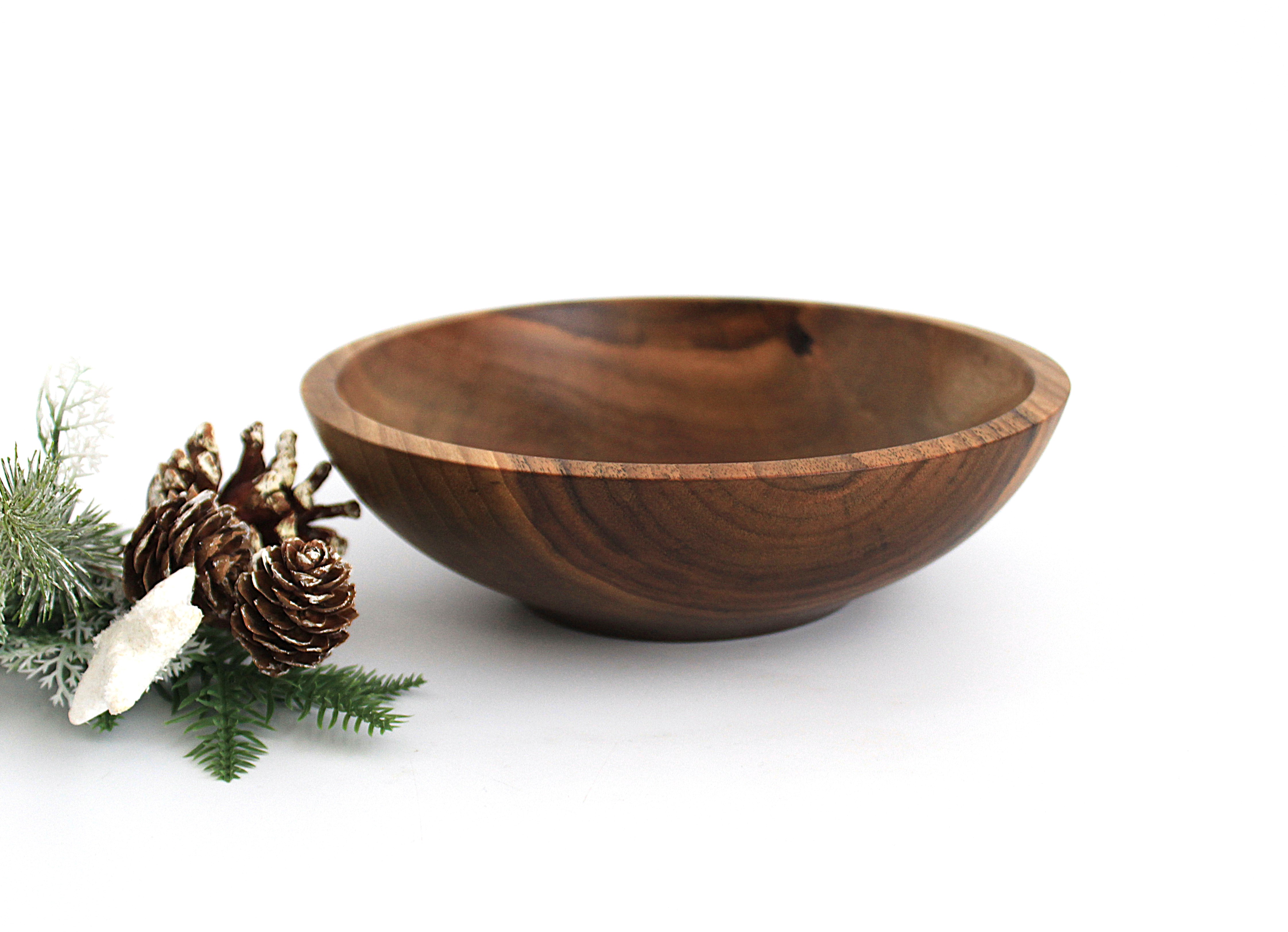 Мисочка з горіха для подачі страв