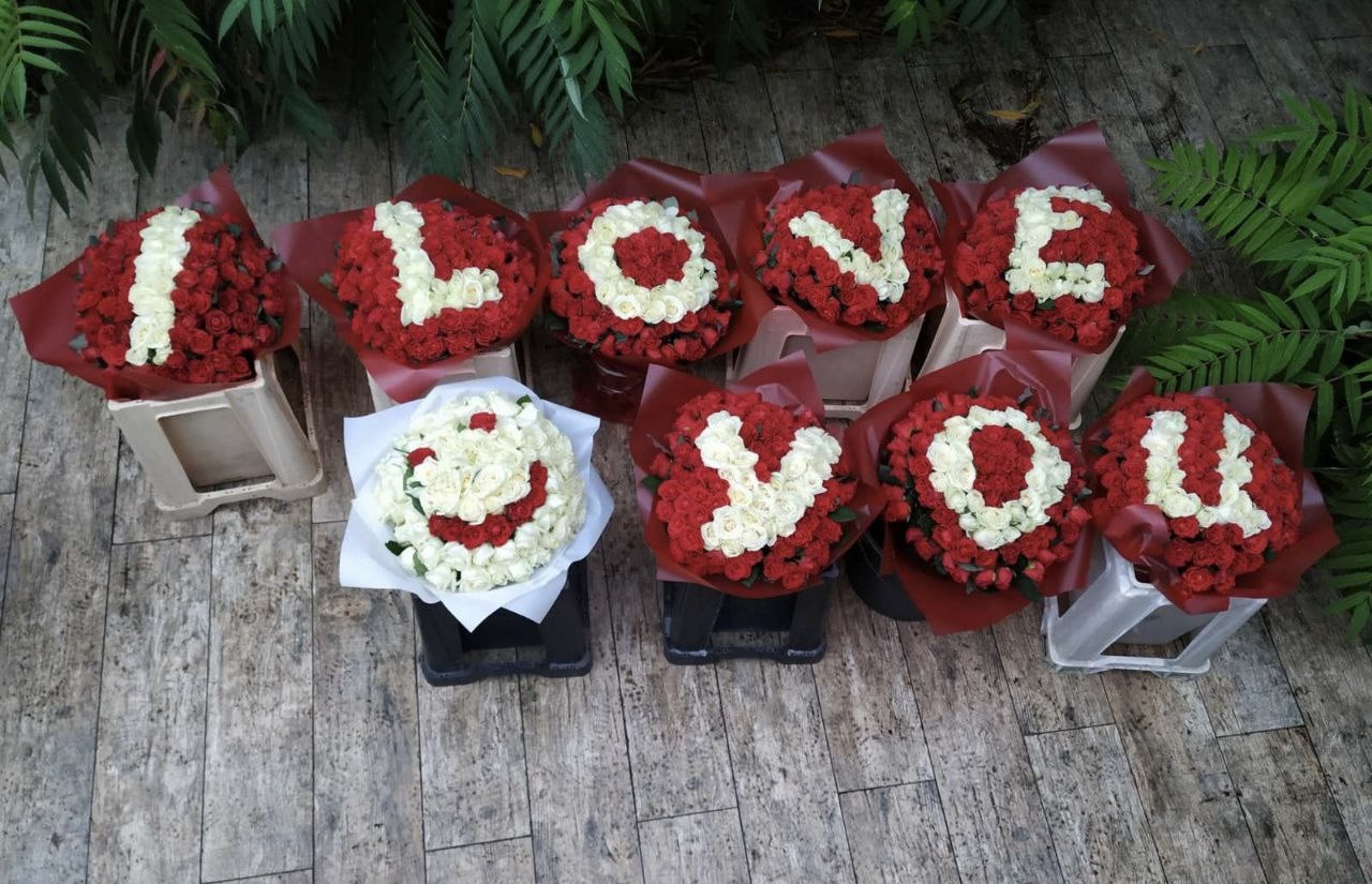 901 троянда "Я тебе кохаю"