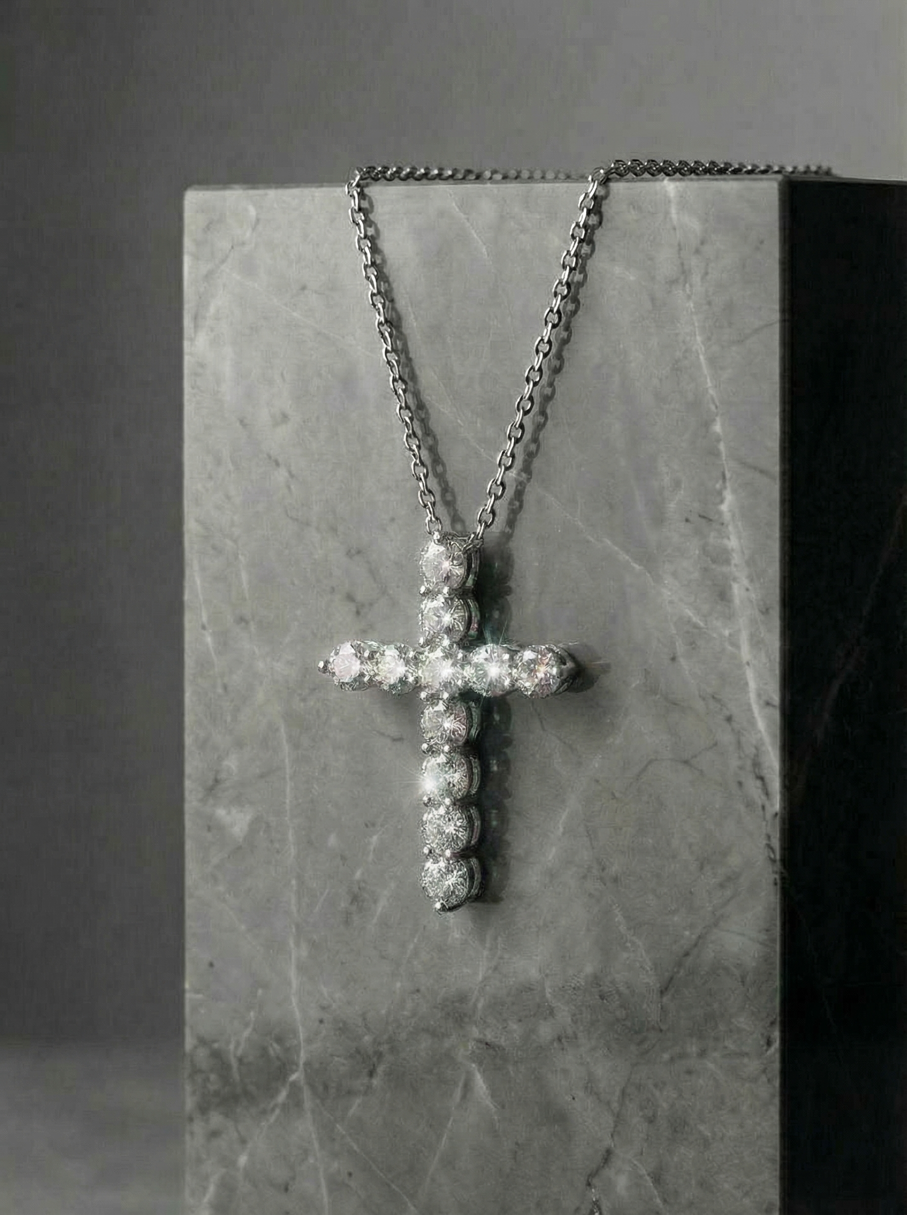 Хрестик 3 см на ланцюжку з мусанітами