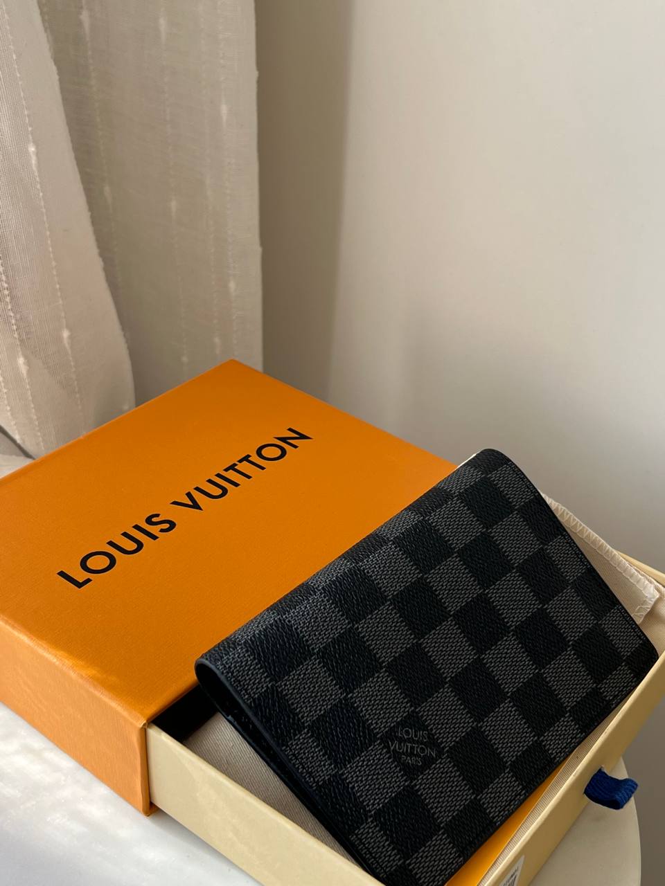 Обкладинка на паспорт LV