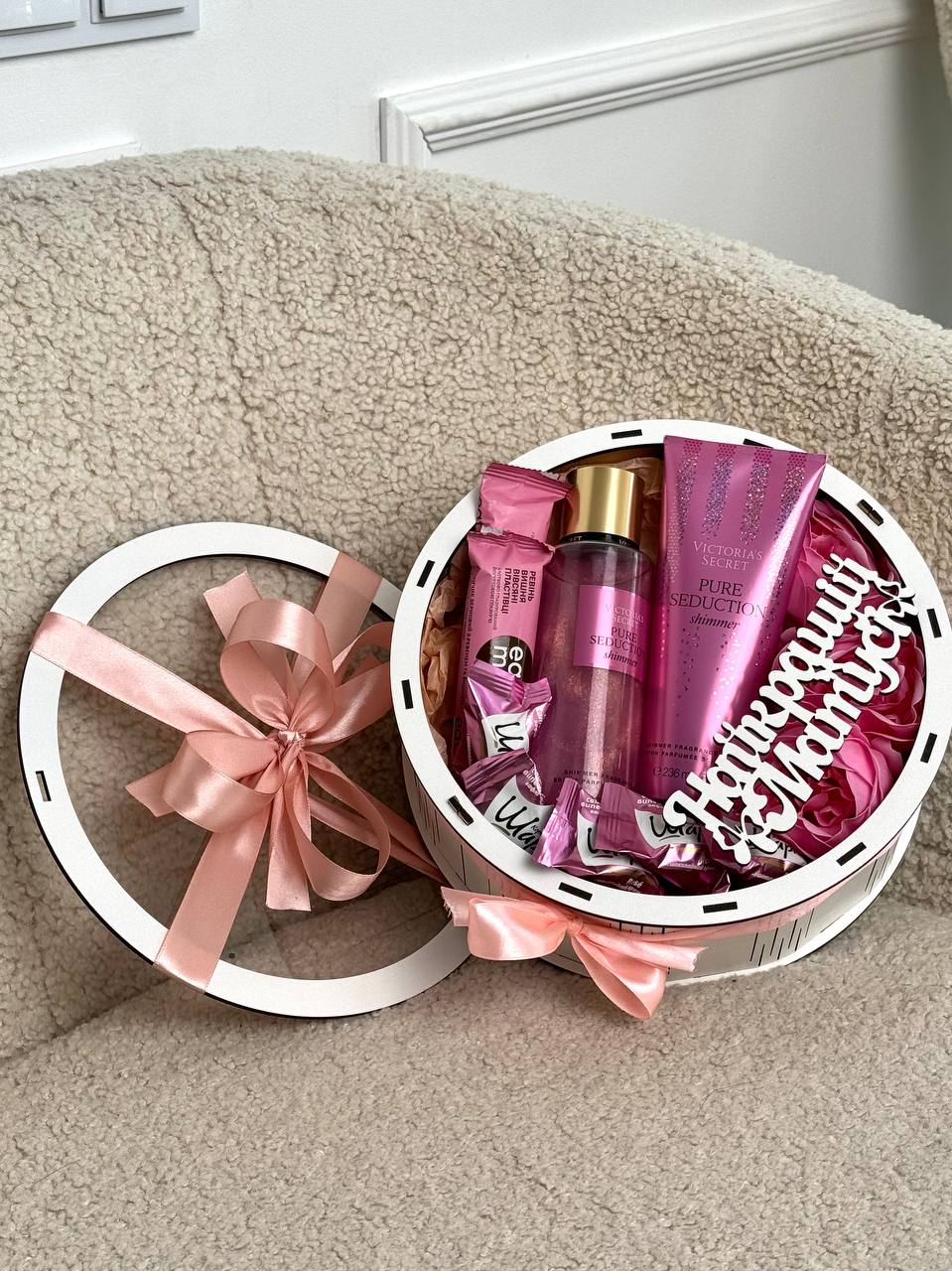 Круглий набір з косметикою Victoria`s Secret (d 21 см)