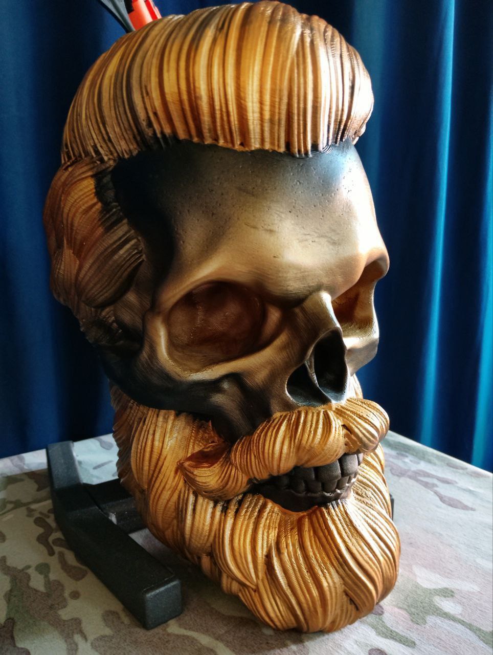 Тримач для олівців та ножиць "Бородач"