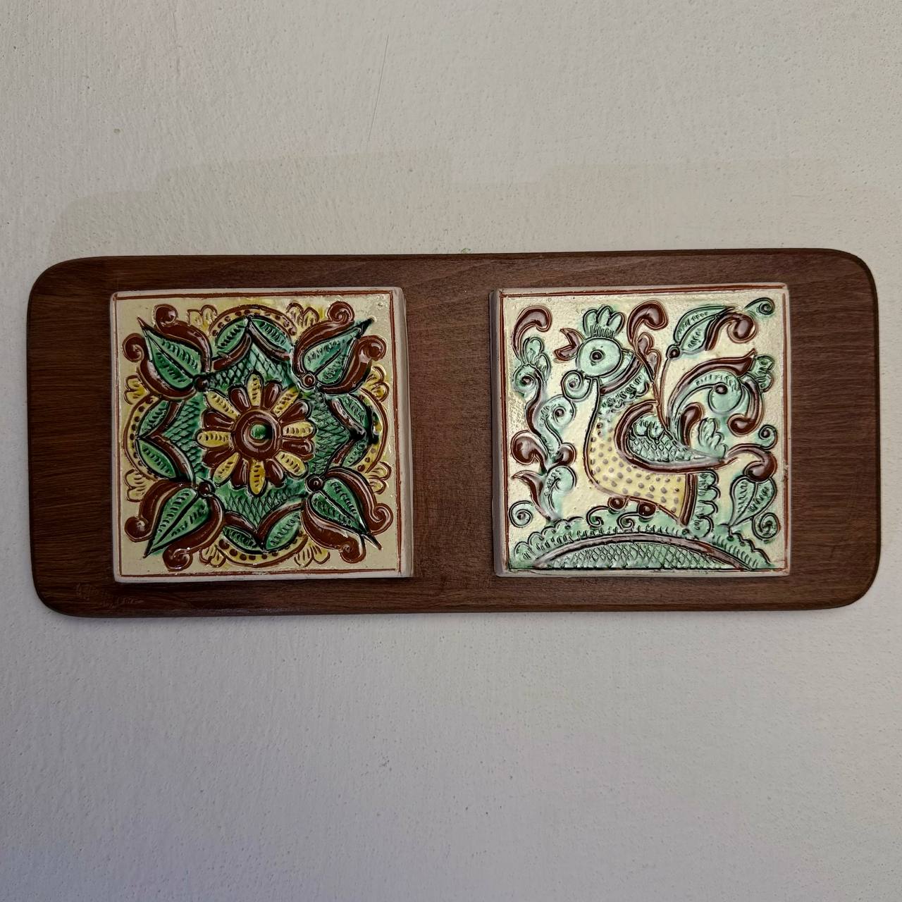 Плиточка на дереві для декору 