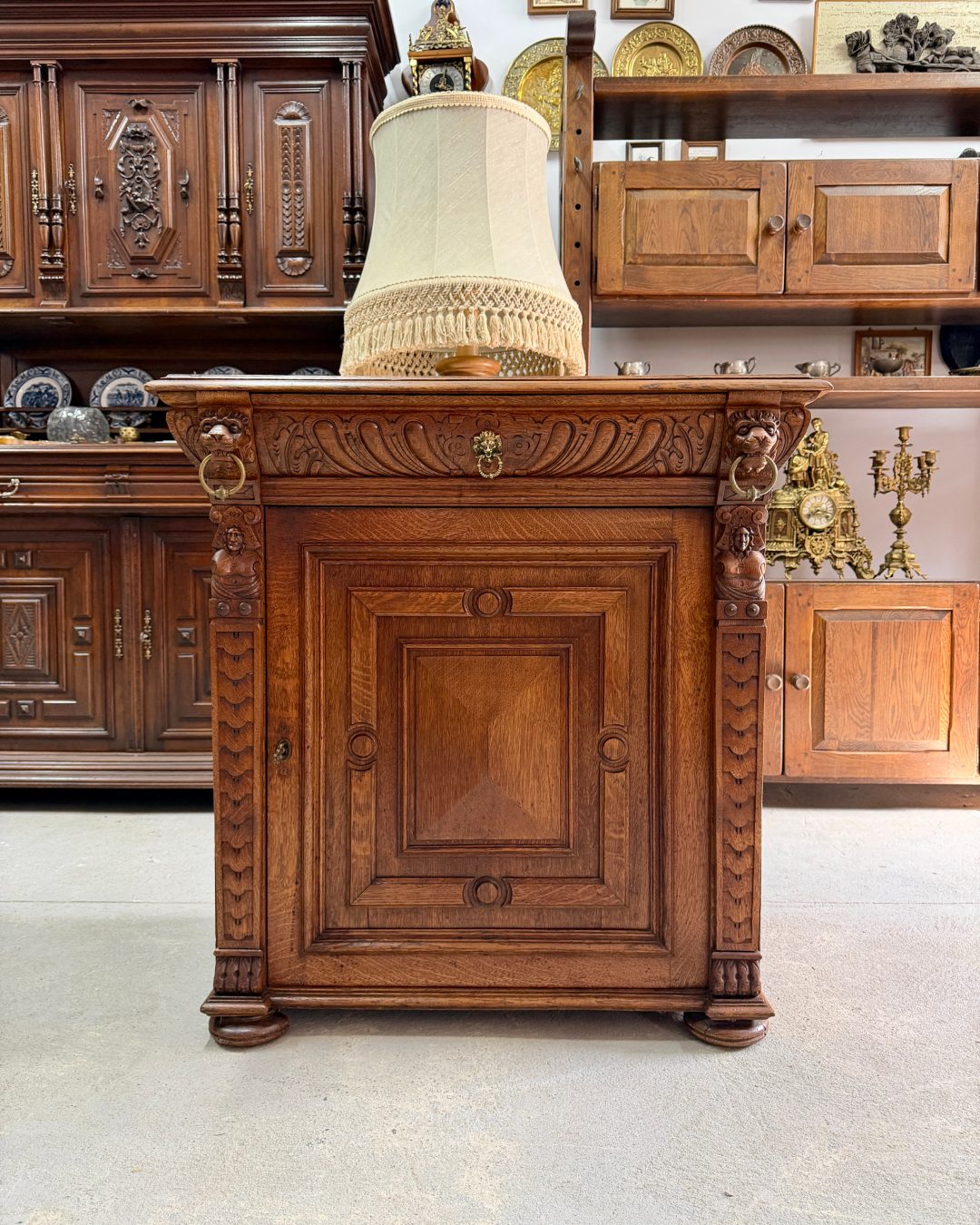 Дубовий старовинний комод із Нідерландів