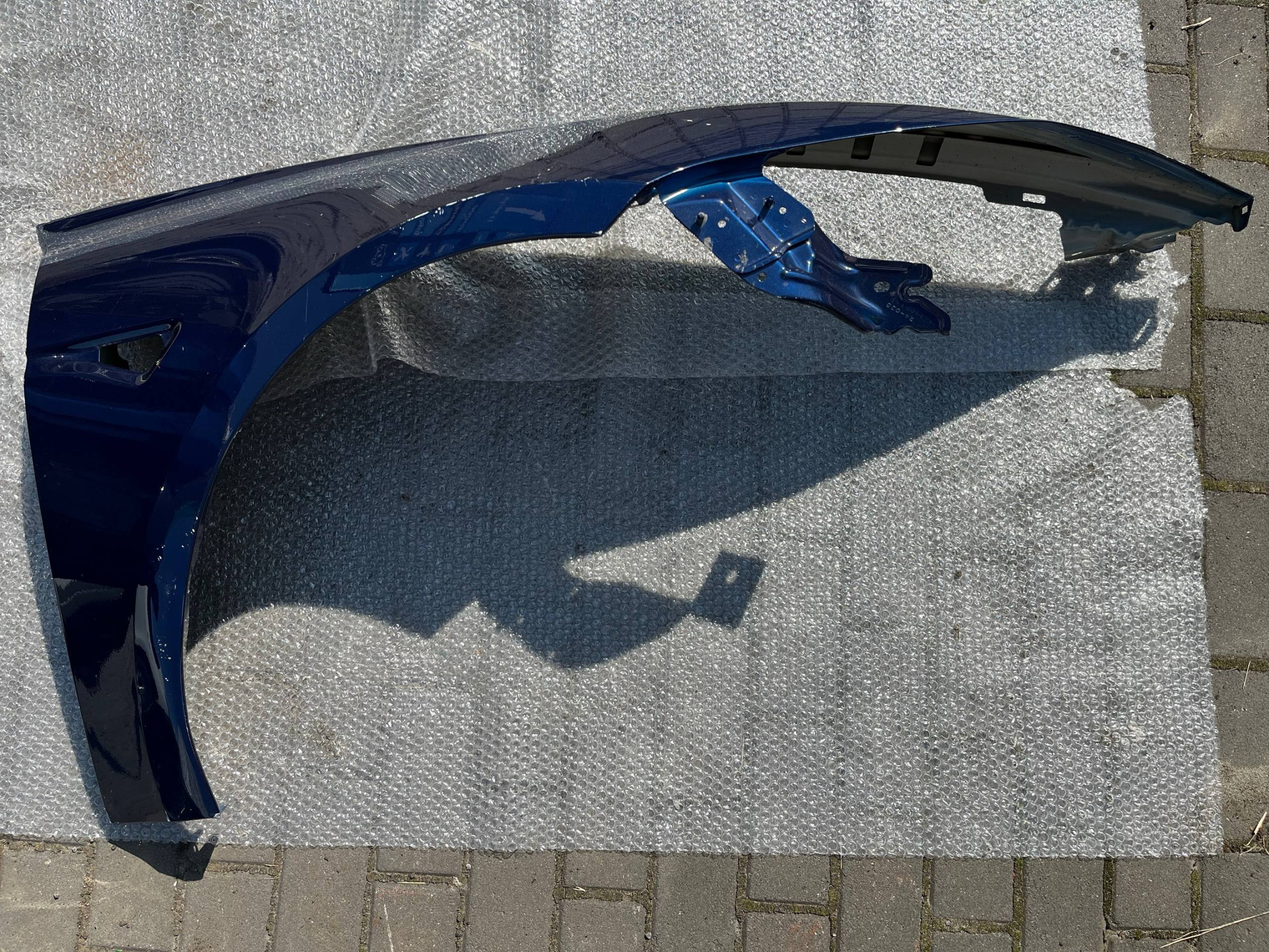 Крило переднє синє праве на Tesla M3 HIGHLAND